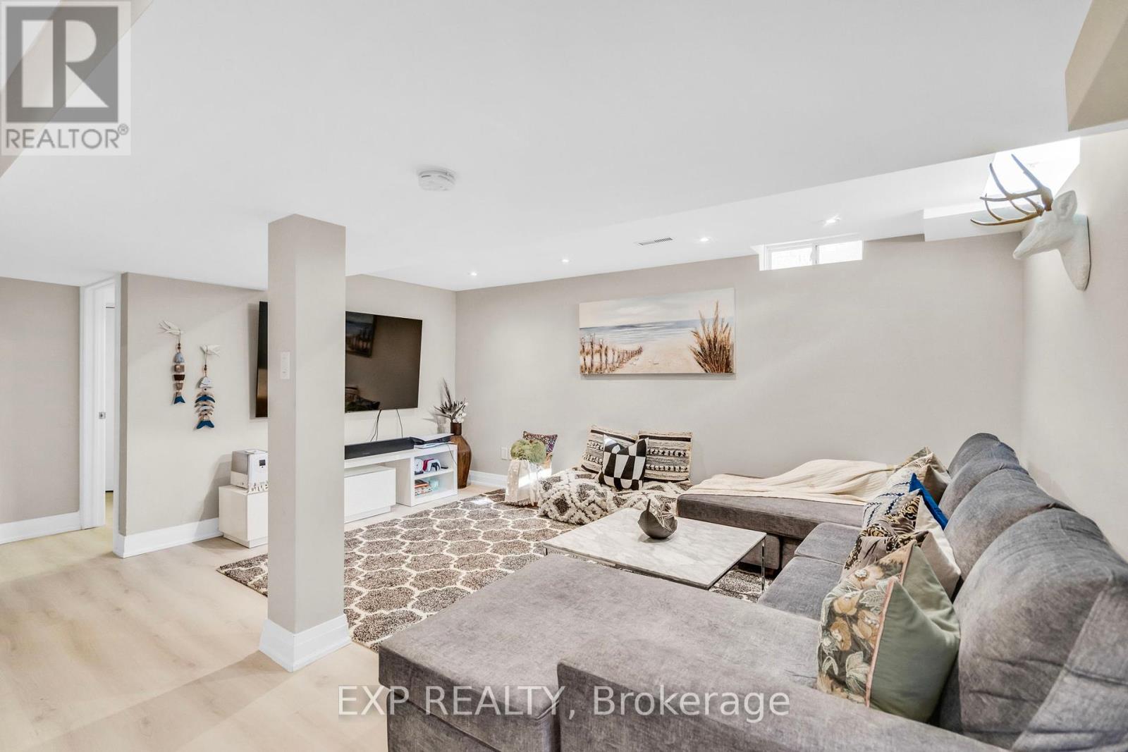 Photo 38 of 66 Whitefaulds Road, Vaughan ON