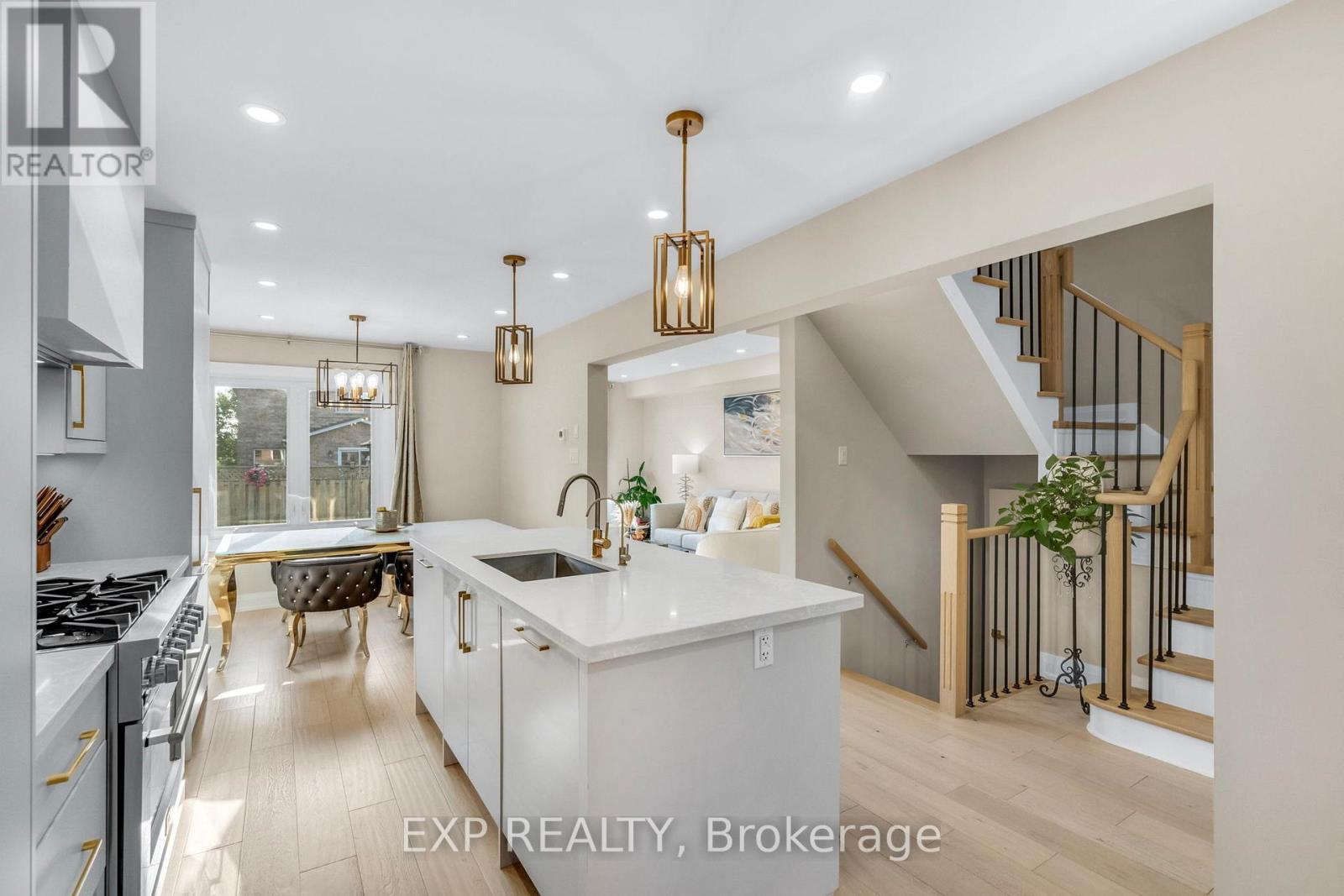 Photo 8 of 66 Whitefaulds Road, Vaughan ON
