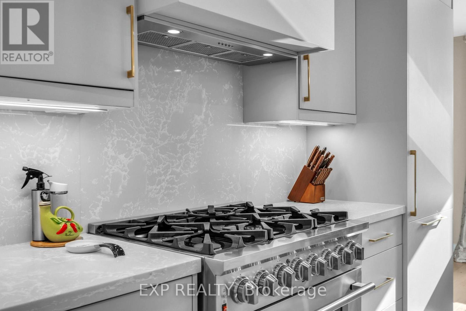 Photo 9 of 66 Whitefaulds Road, Vaughan ON