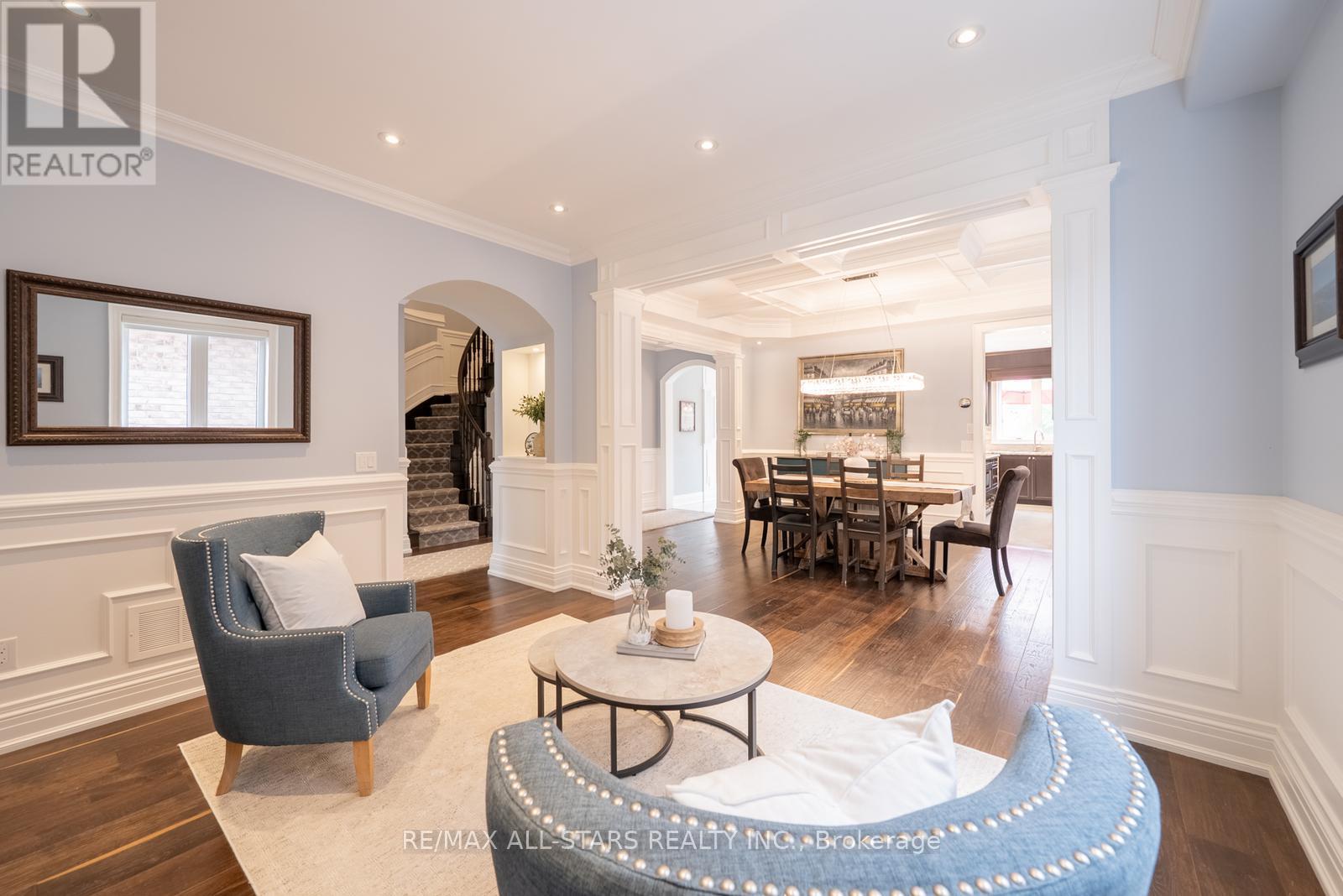 Photo 11 of 61 Manor Forest Road, East Gwillimbury ON
