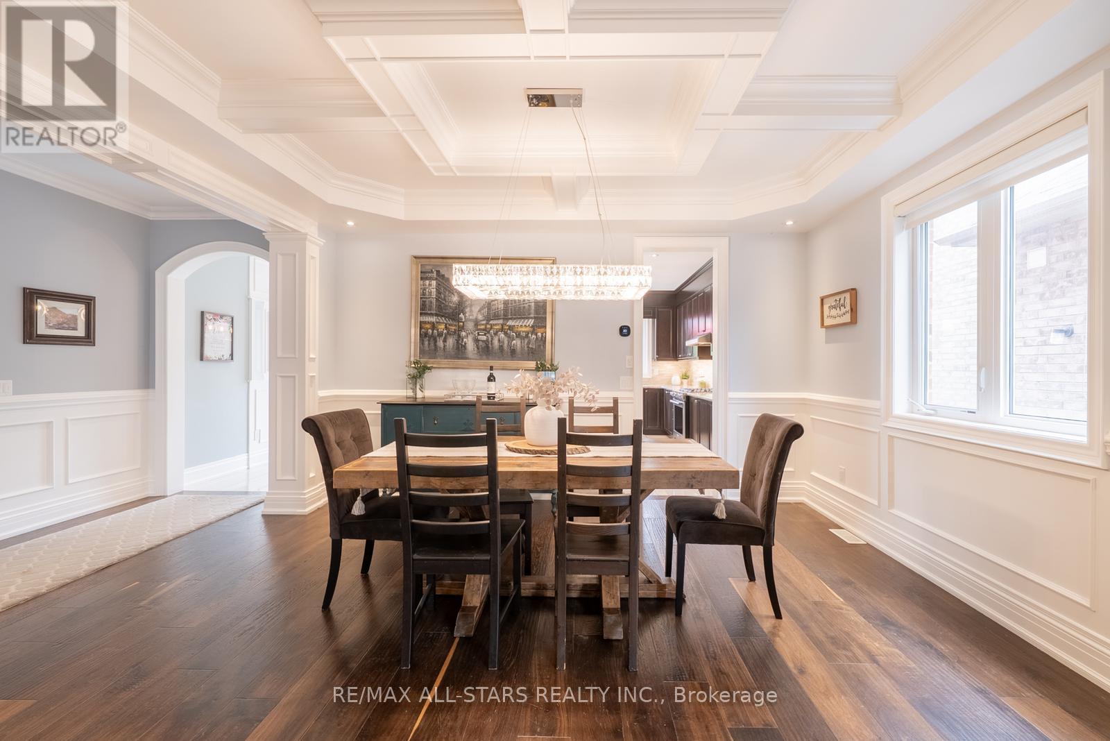 Photo 12 of 61 Manor Forest Road, East Gwillimbury ON