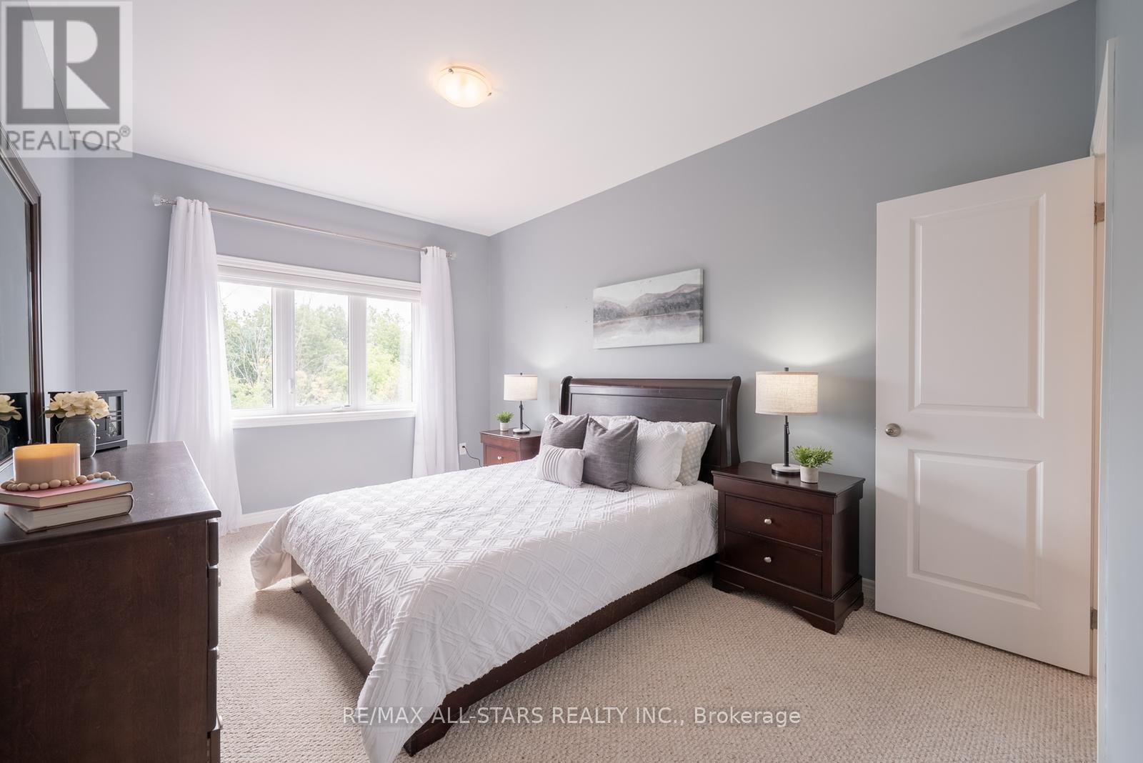 Photo 32 of 61 Manor Forest Road, East Gwillimbury ON
