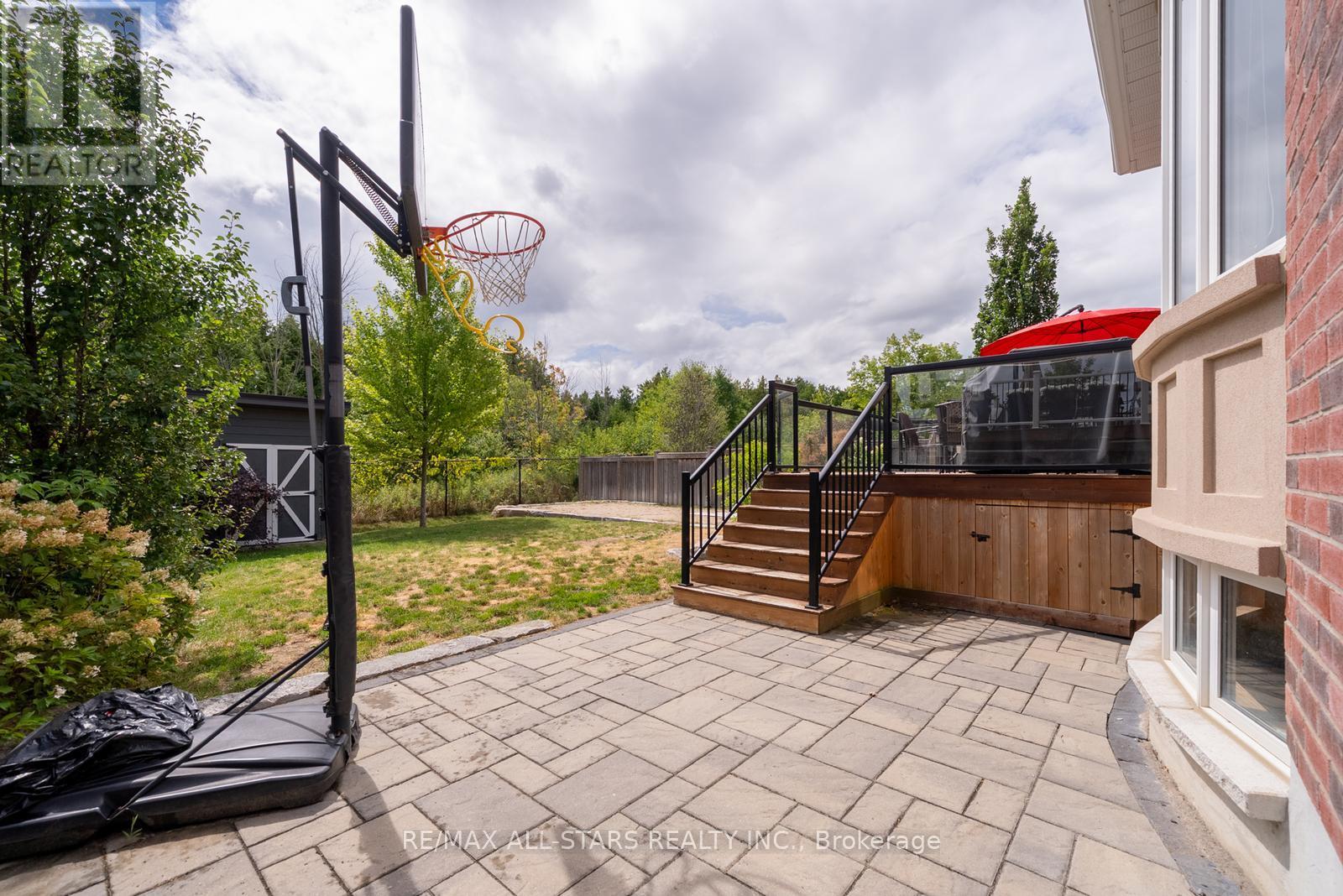 Photo 39 of 61 Manor Forest Road, East Gwillimbury ON