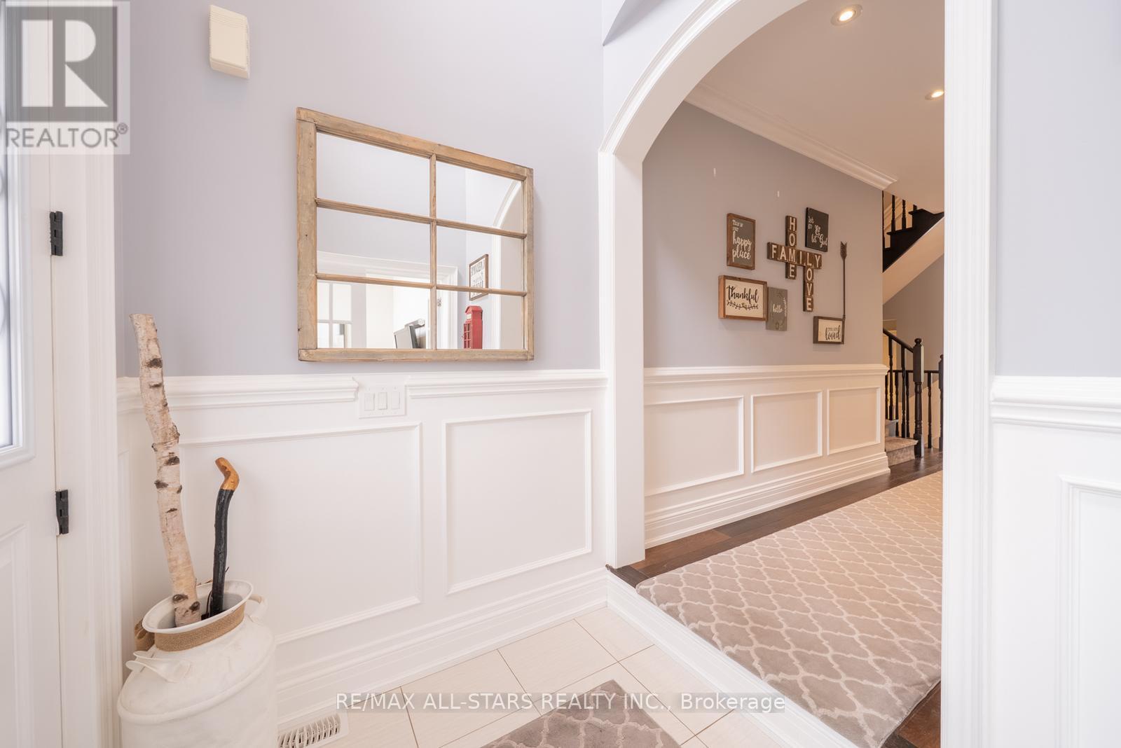 Photo 6 of 61 Manor Forest Road, East Gwillimbury ON