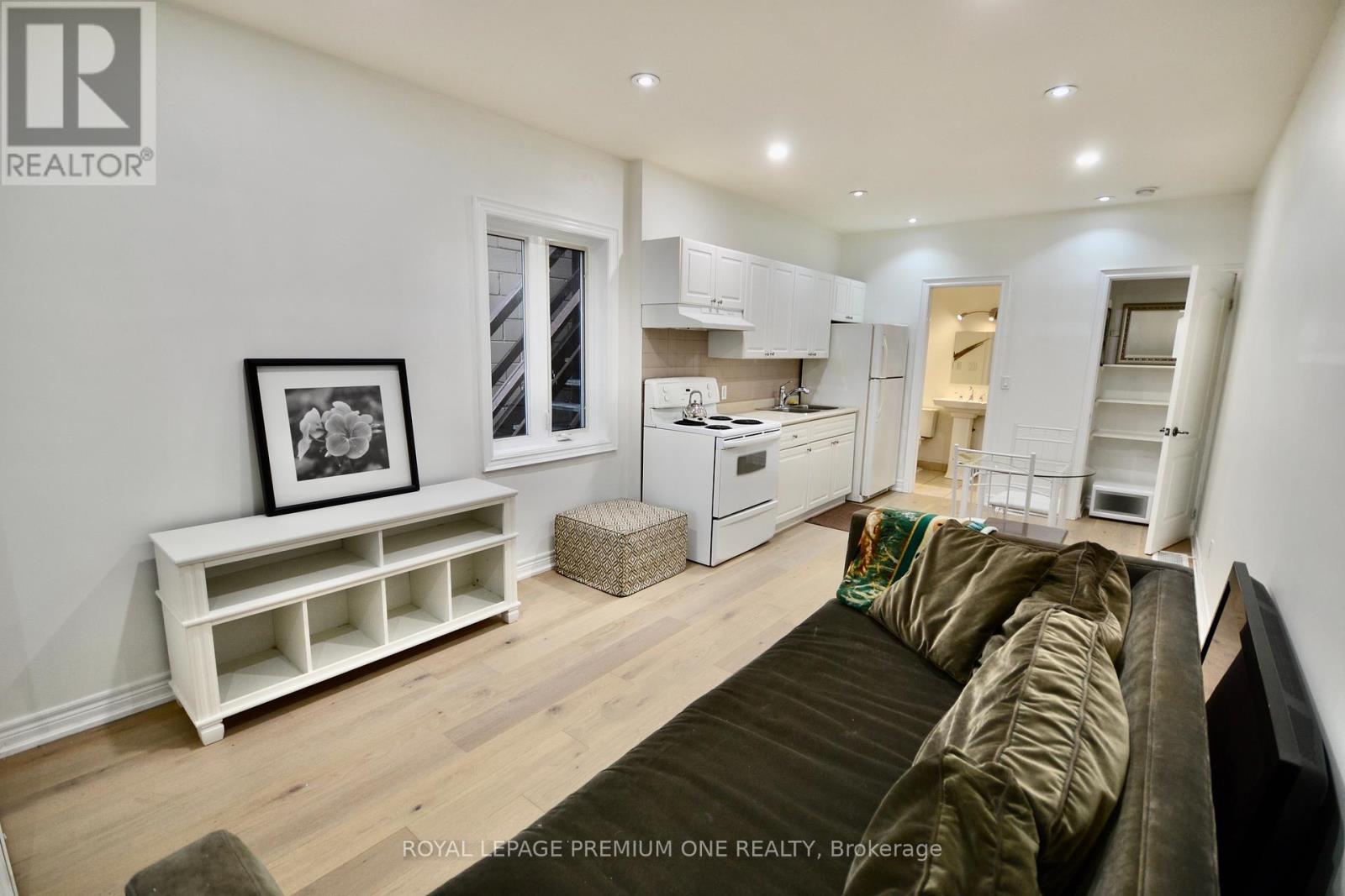 Photo 8 of Main Rear 312 Rustic Road, Toronto ON
