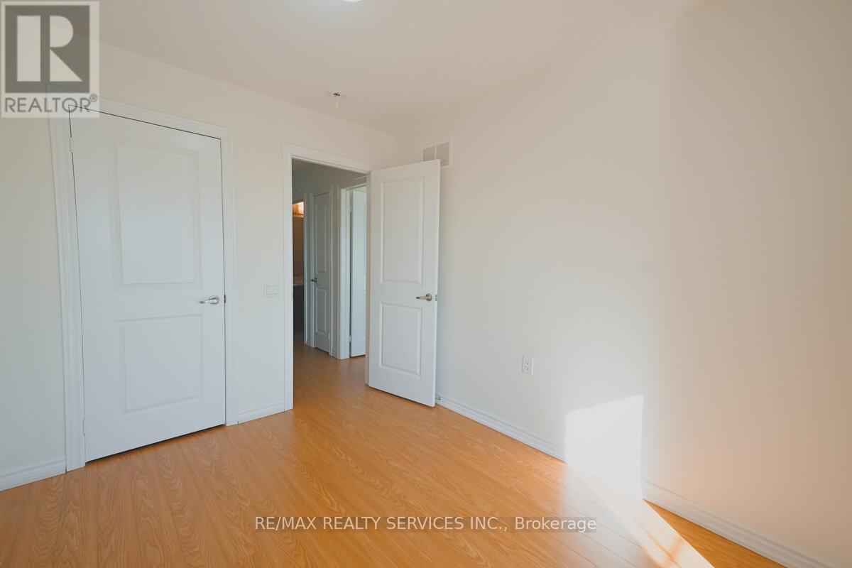 Photo 31 of 3 Sparrowbrook Street, Caledon ON