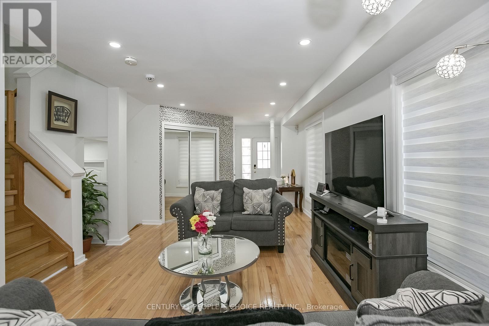 Photo 12 of 47 Garibaldi Drive, Brampton ON