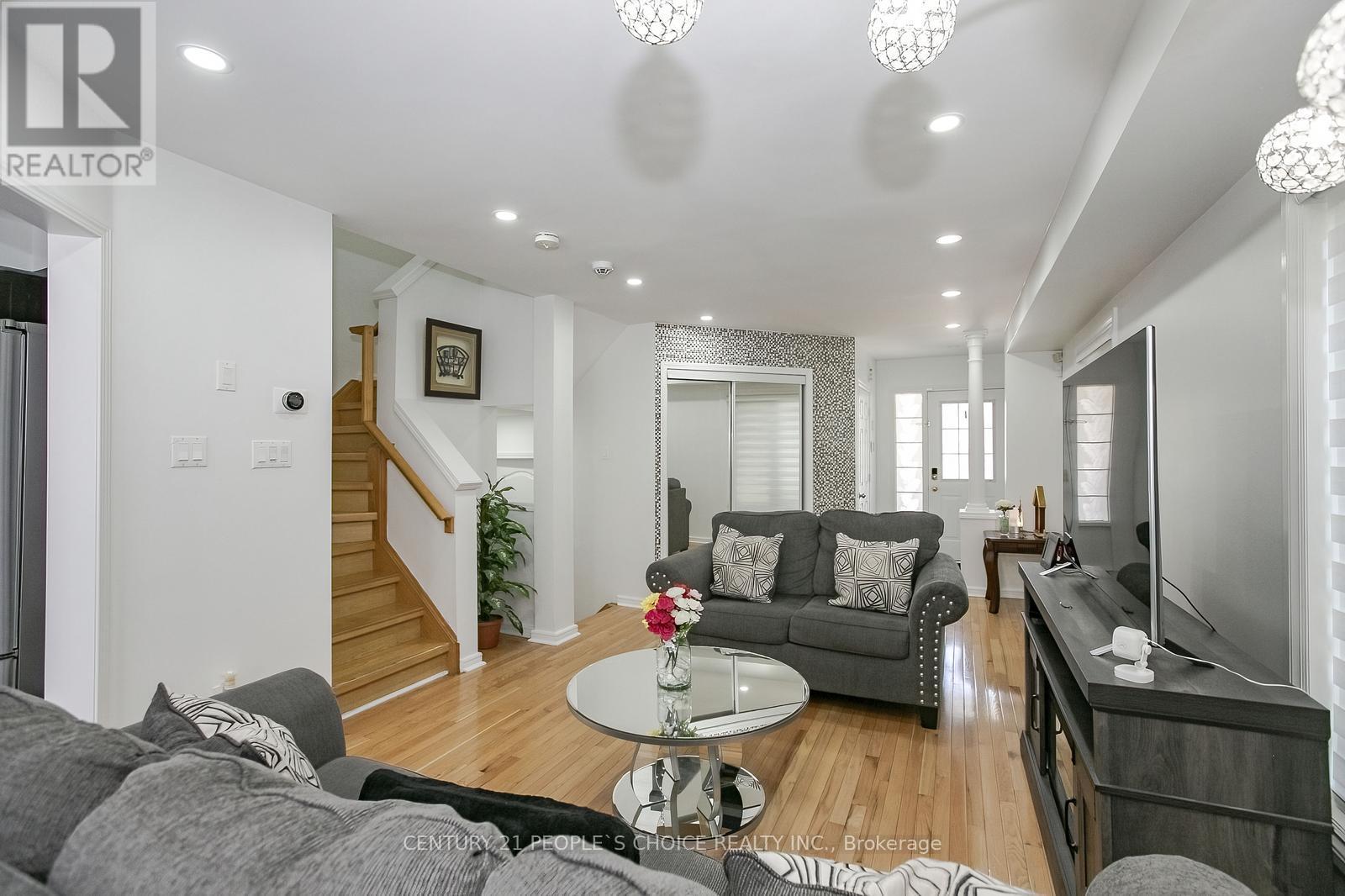 Photo 13 of 47 Garibaldi Drive, Brampton ON