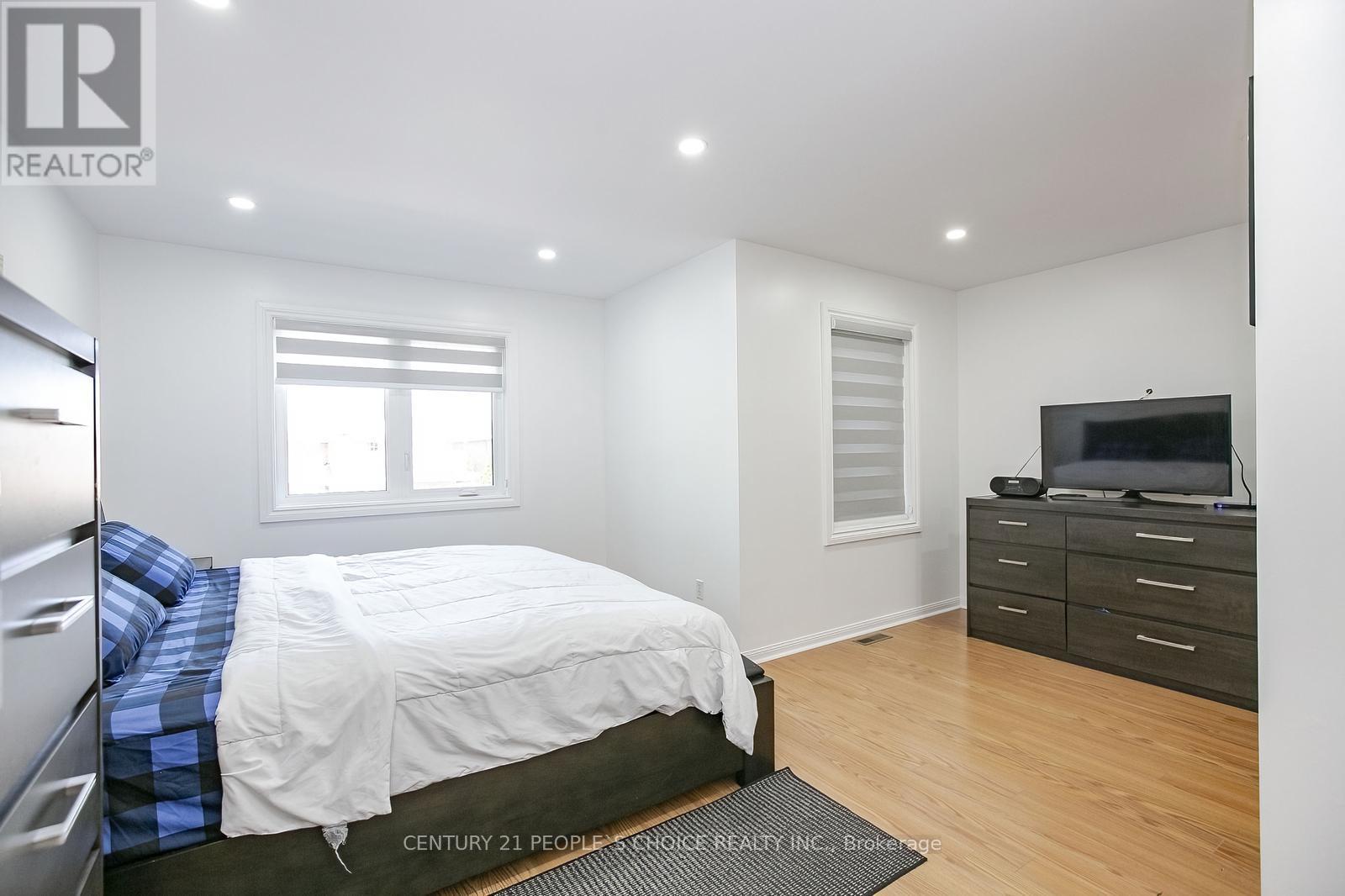 Photo 30 of 47 Garibaldi Drive, Brampton ON