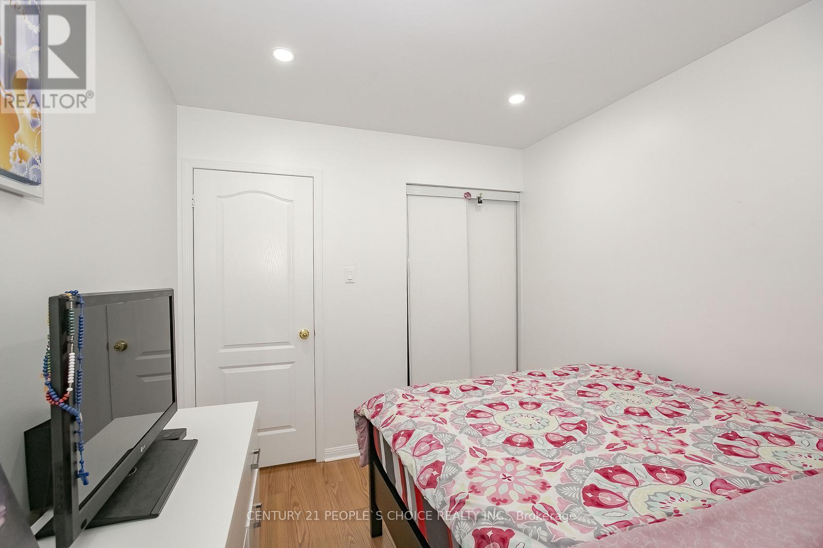 Photo 36 of 47 Garibaldi Drive, Brampton ON