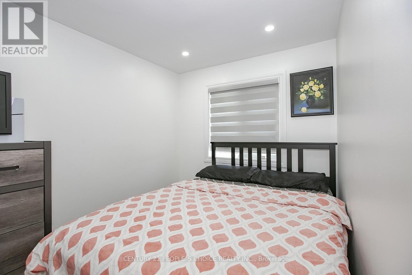 Photo 37 of 47 Garibaldi Drive, Brampton ON