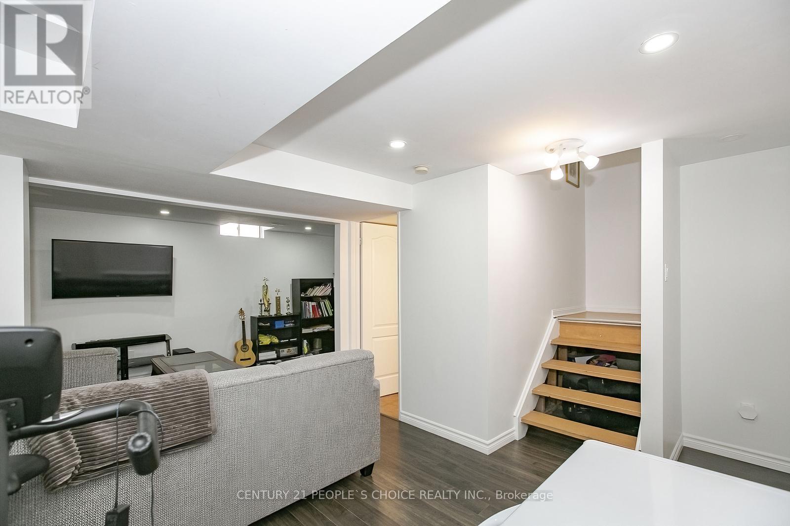 Photo 40 of 47 Garibaldi Drive, Brampton ON
