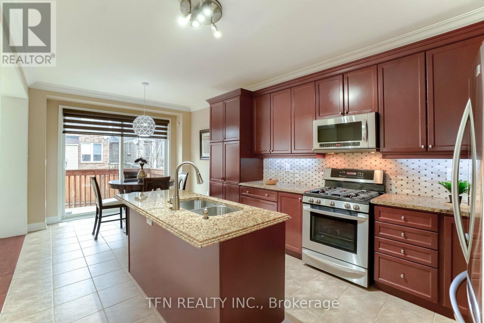 Photo 10 of 327 Pringle Avenue, Milton ON
