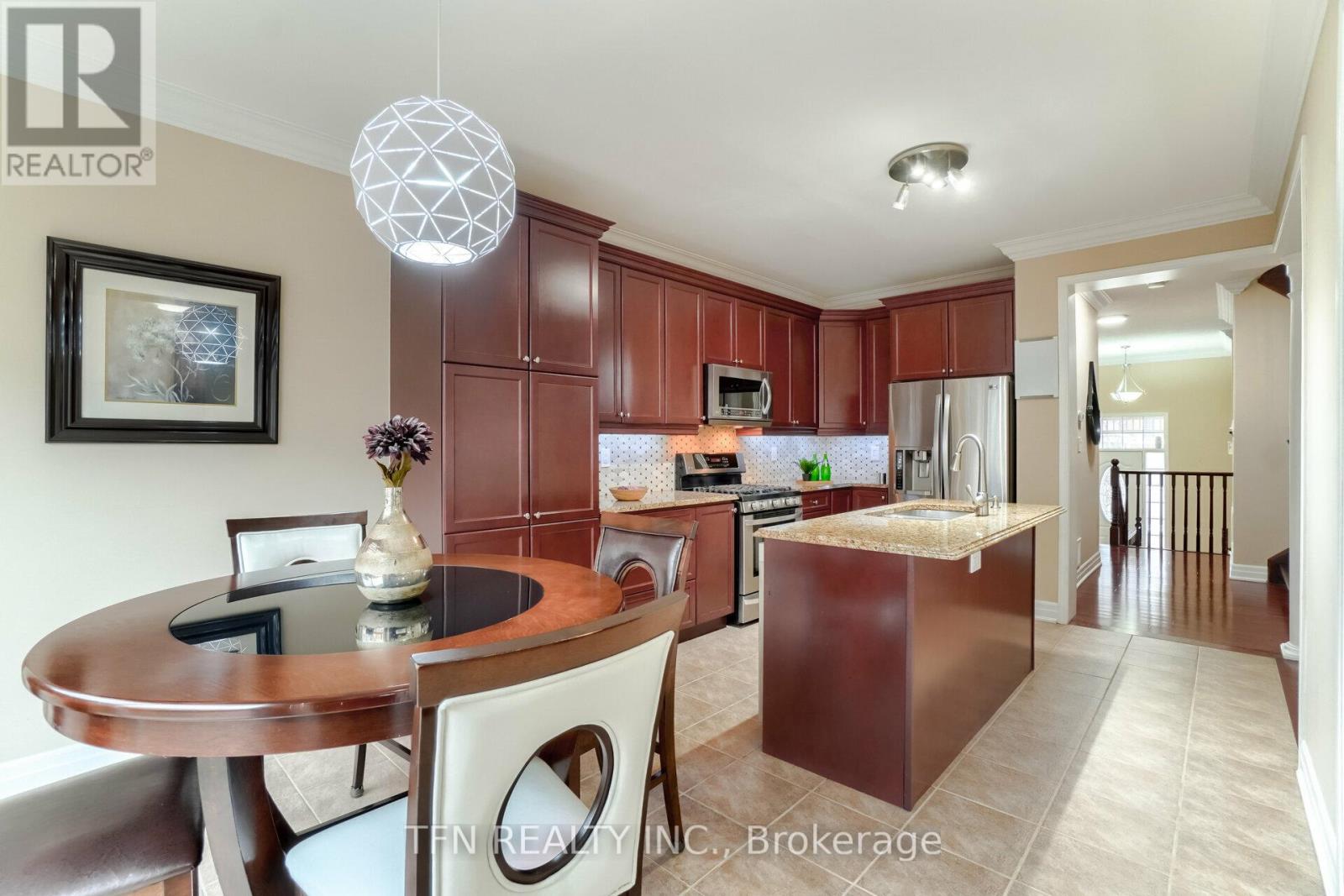 Photo 11 of 327 Pringle Avenue, Milton ON