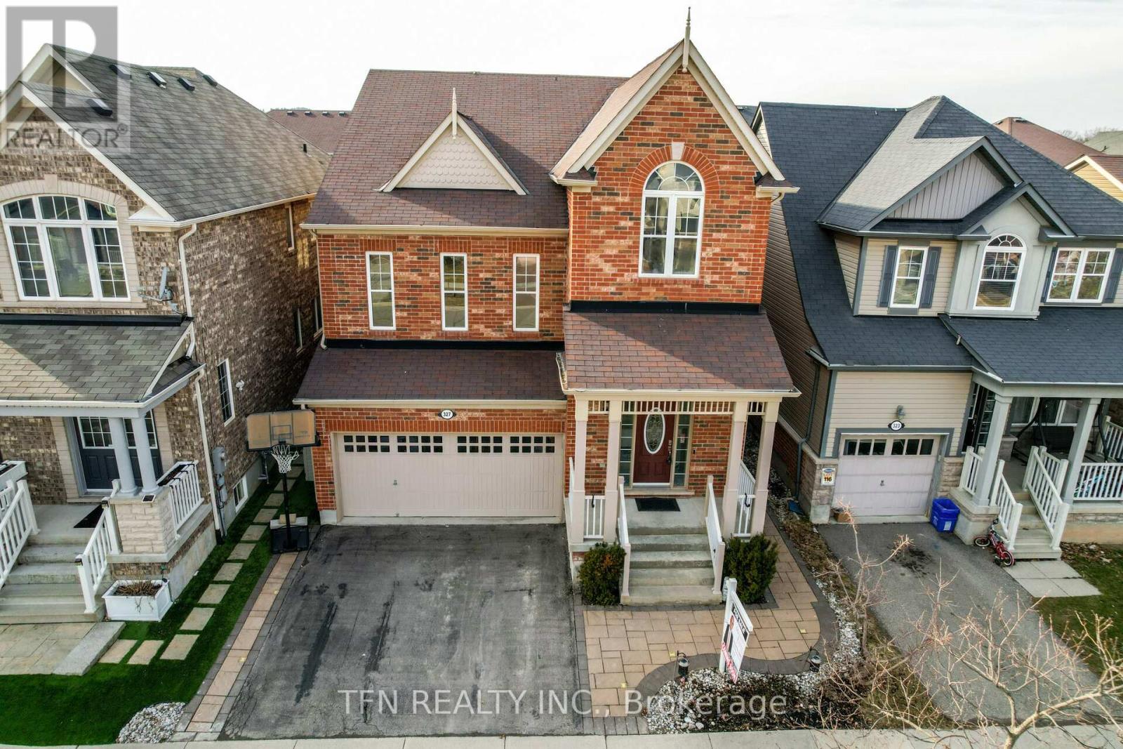 Photo 2 of 327 Pringle Avenue, Milton ON