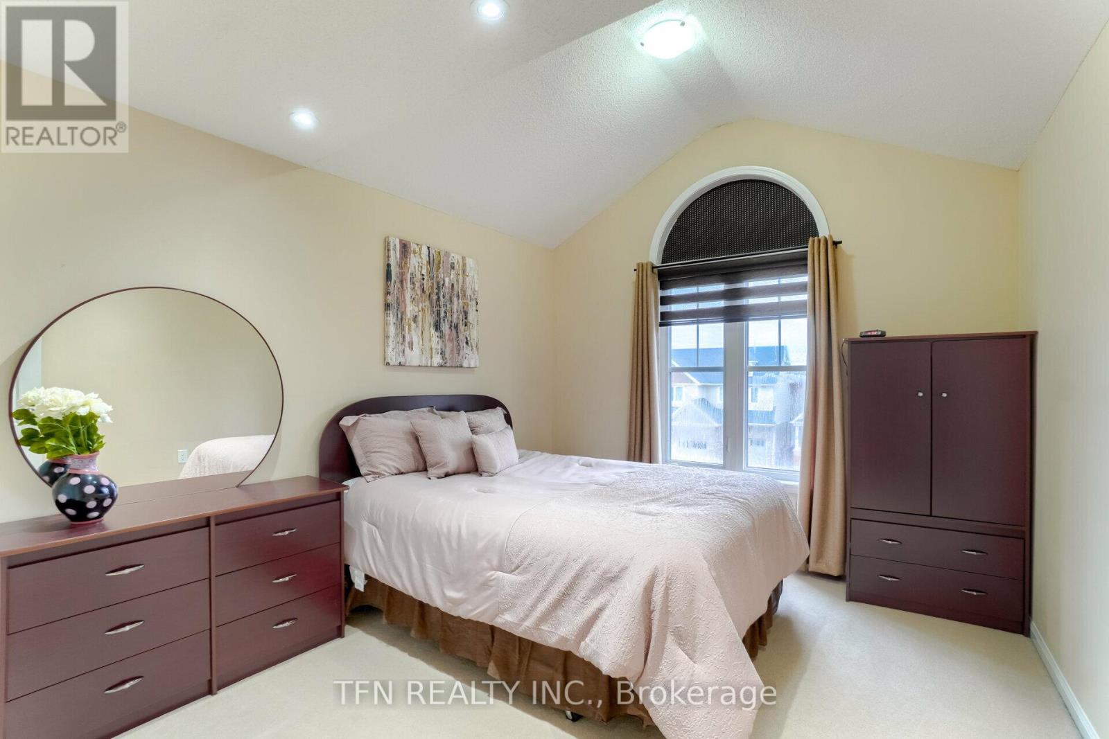 Photo 30 of 327 Pringle Avenue, Milton ON