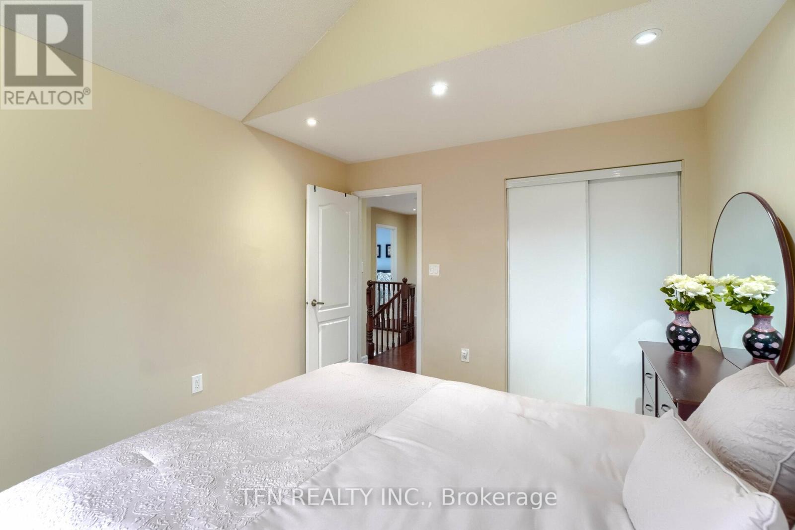 Photo 31 of 327 Pringle Avenue, Milton ON