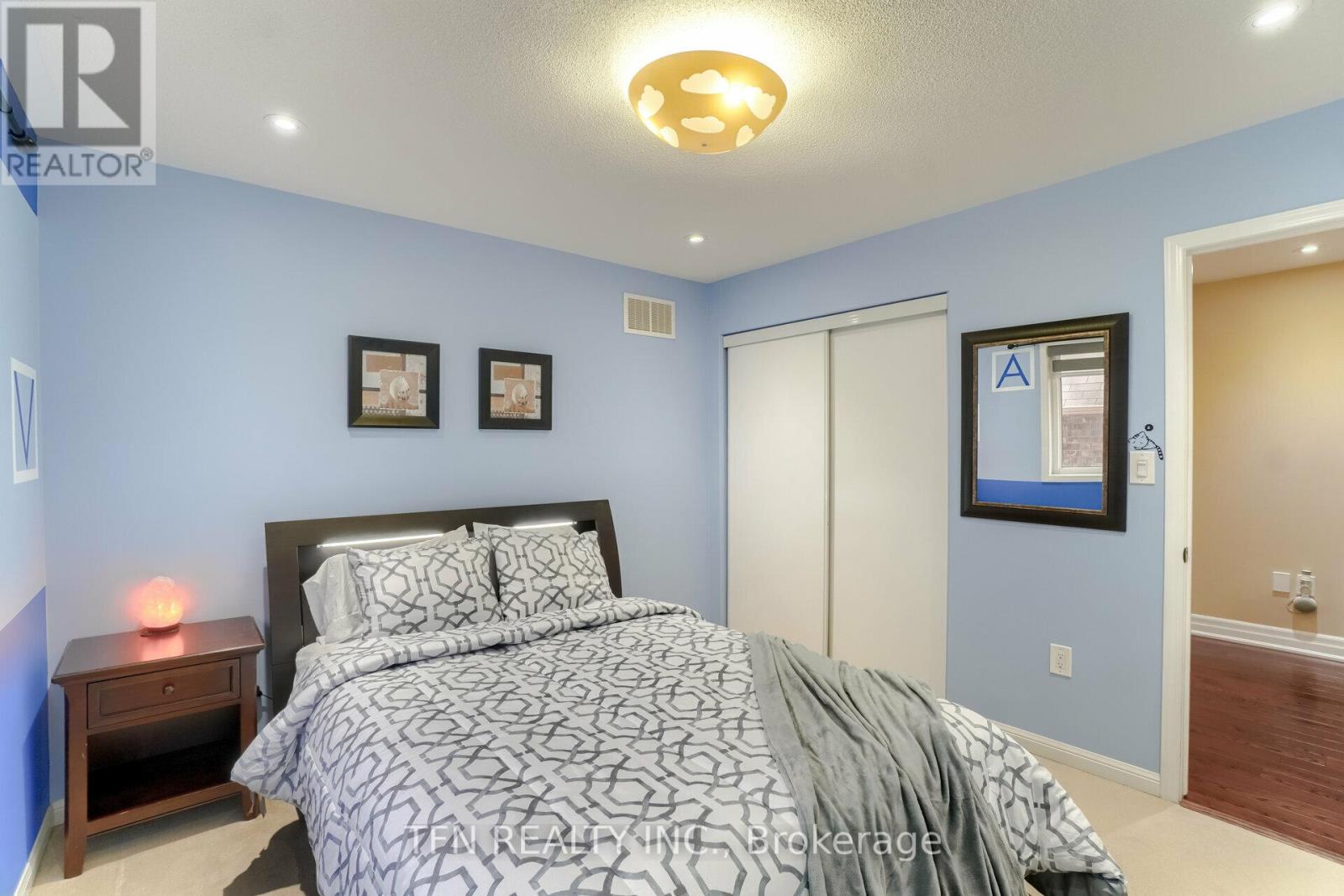 Photo 33 of 327 Pringle Avenue, Milton ON