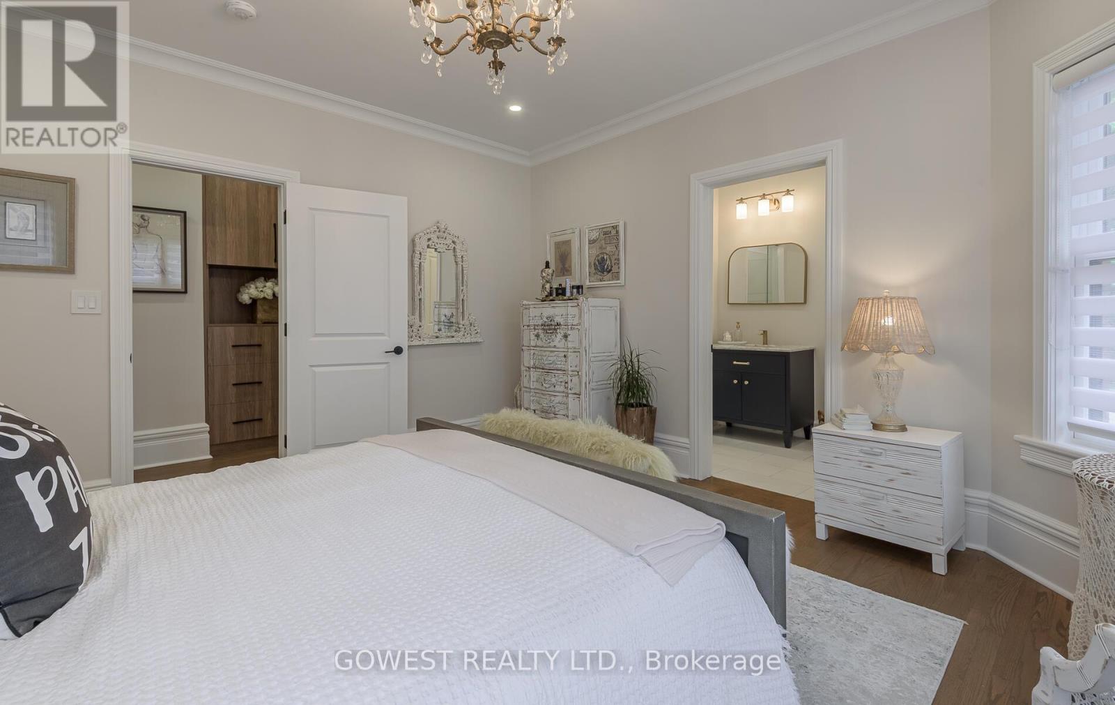 Photo 24 of 376 Chartwell Road, Oakville ON