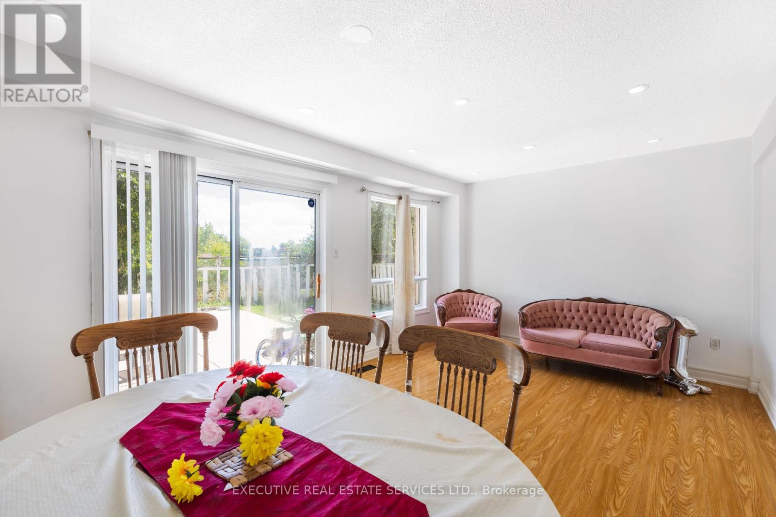 Photo 13 of 39 Caruso Drive, Brampton ON