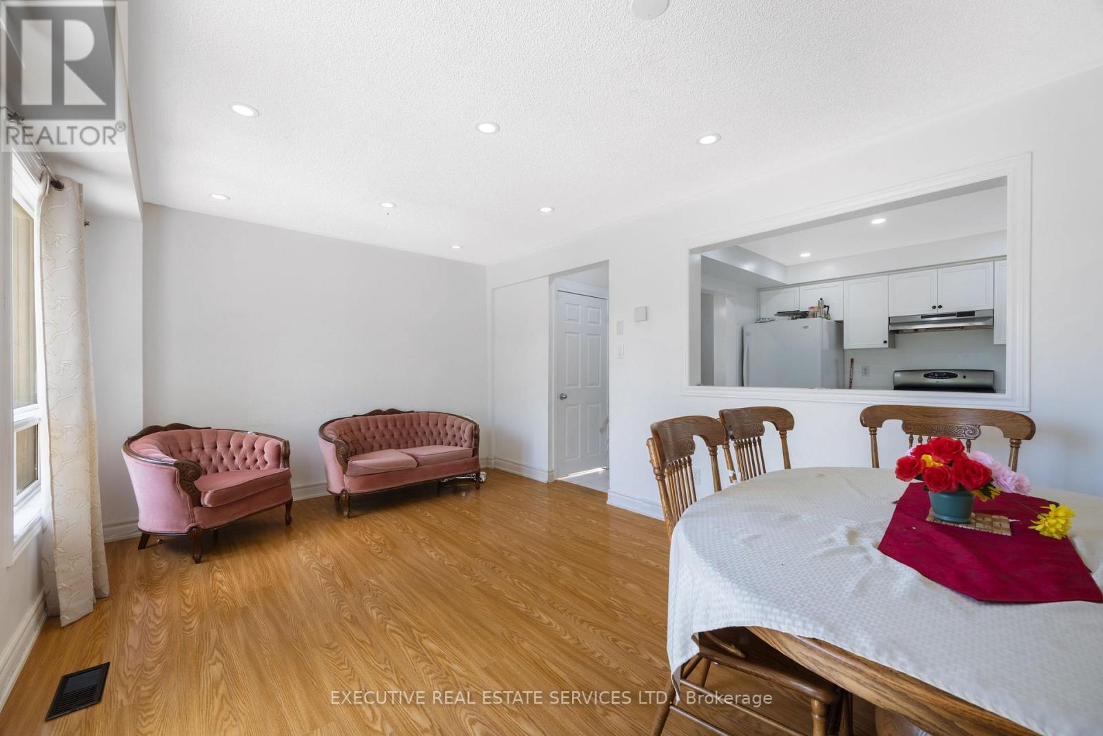 Photo 14 of 39 Caruso Drive, Brampton ON