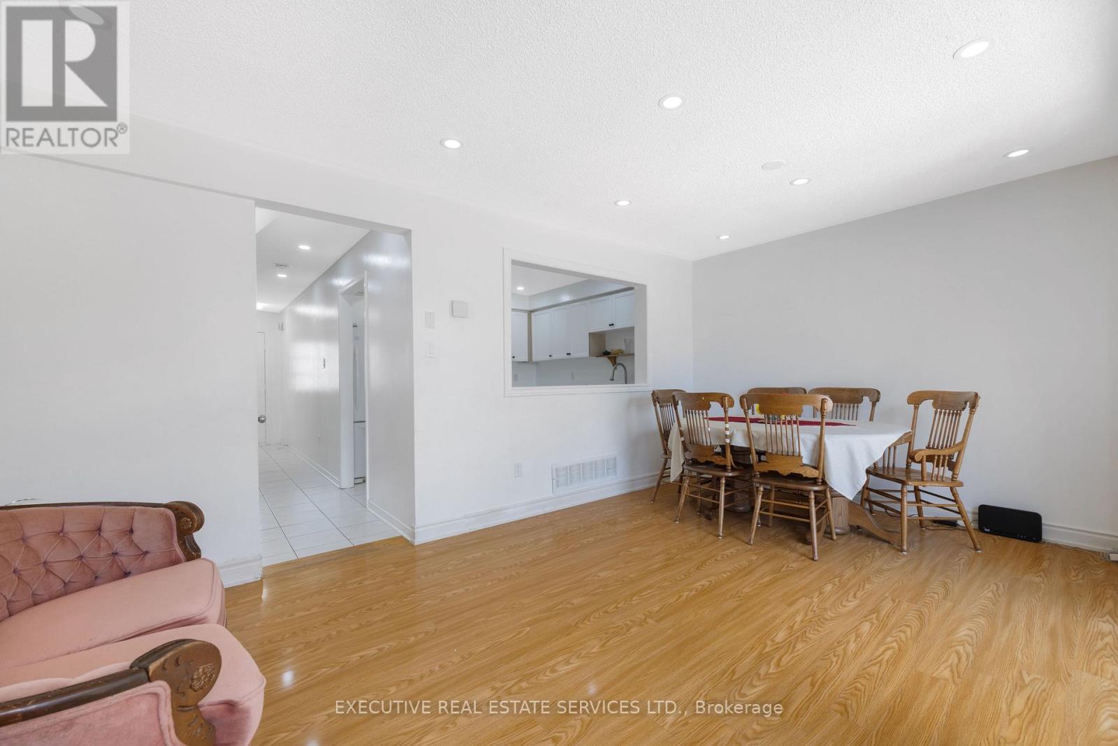 Photo 15 of 39 Caruso Drive, Brampton ON