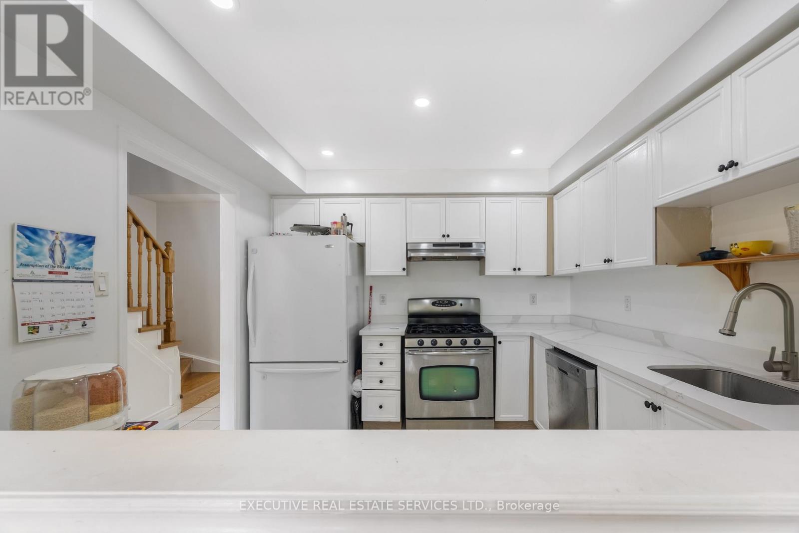 Photo 18 of 39 Caruso Drive, Brampton ON