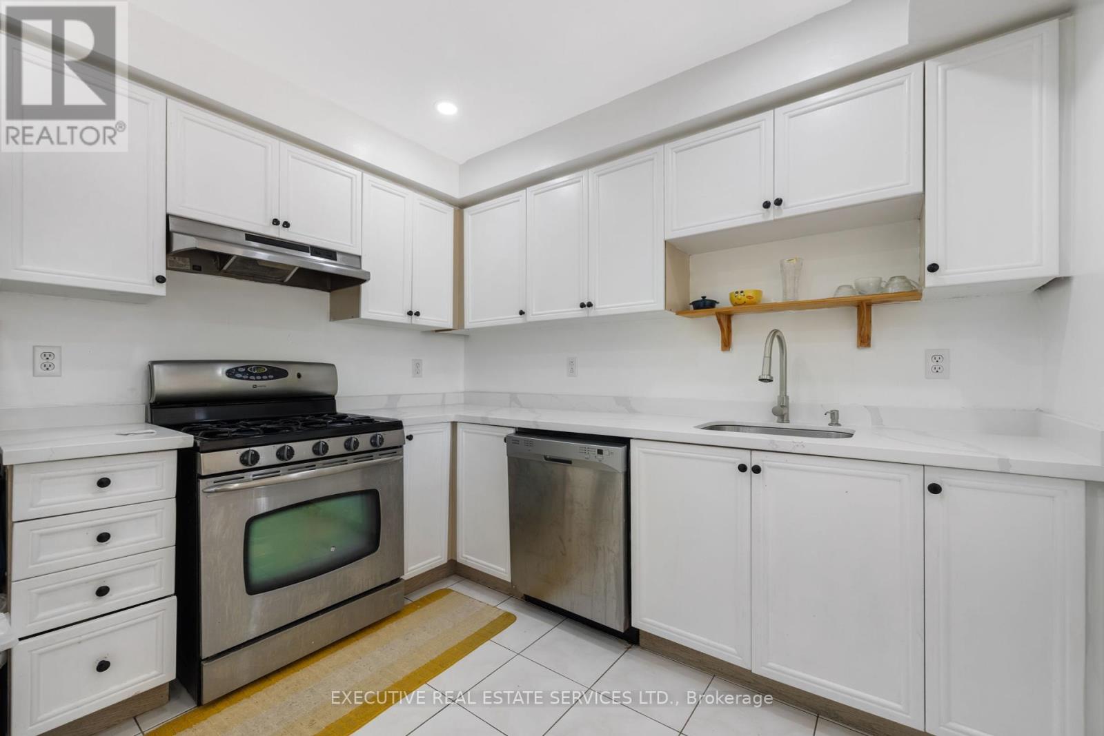 Photo 19 of 39 Caruso Drive, Brampton ON
