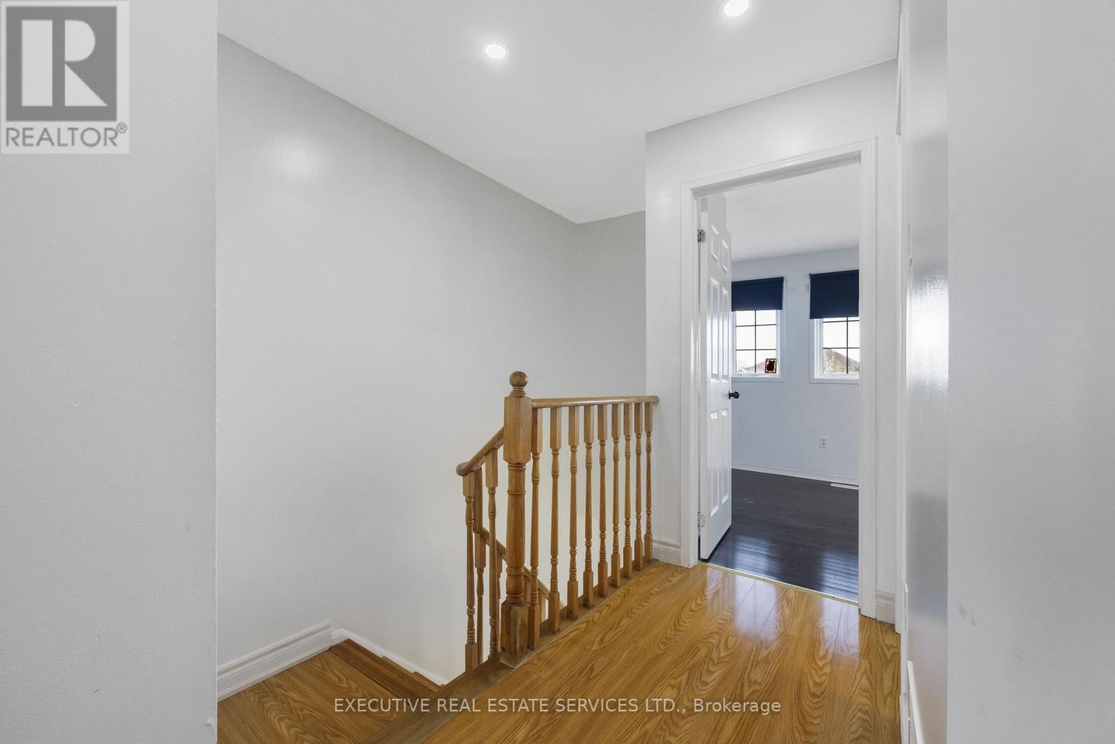 Photo 22 of 39 Caruso Drive, Brampton ON