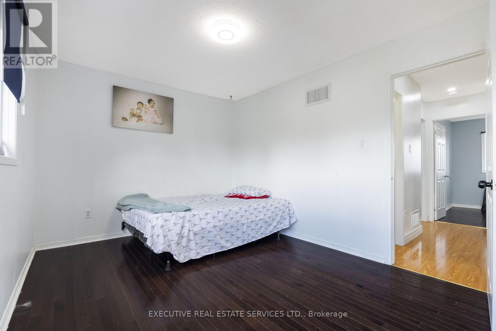 Photo 23 of 39 Caruso Drive, Brampton ON