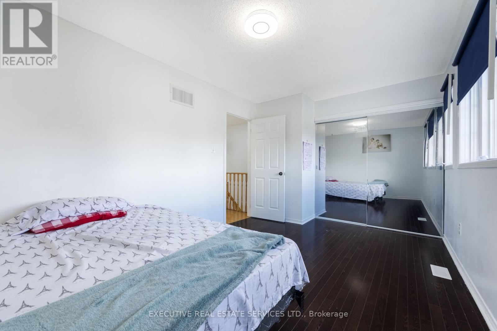 Photo 24 of 39 Caruso Drive, Brampton ON