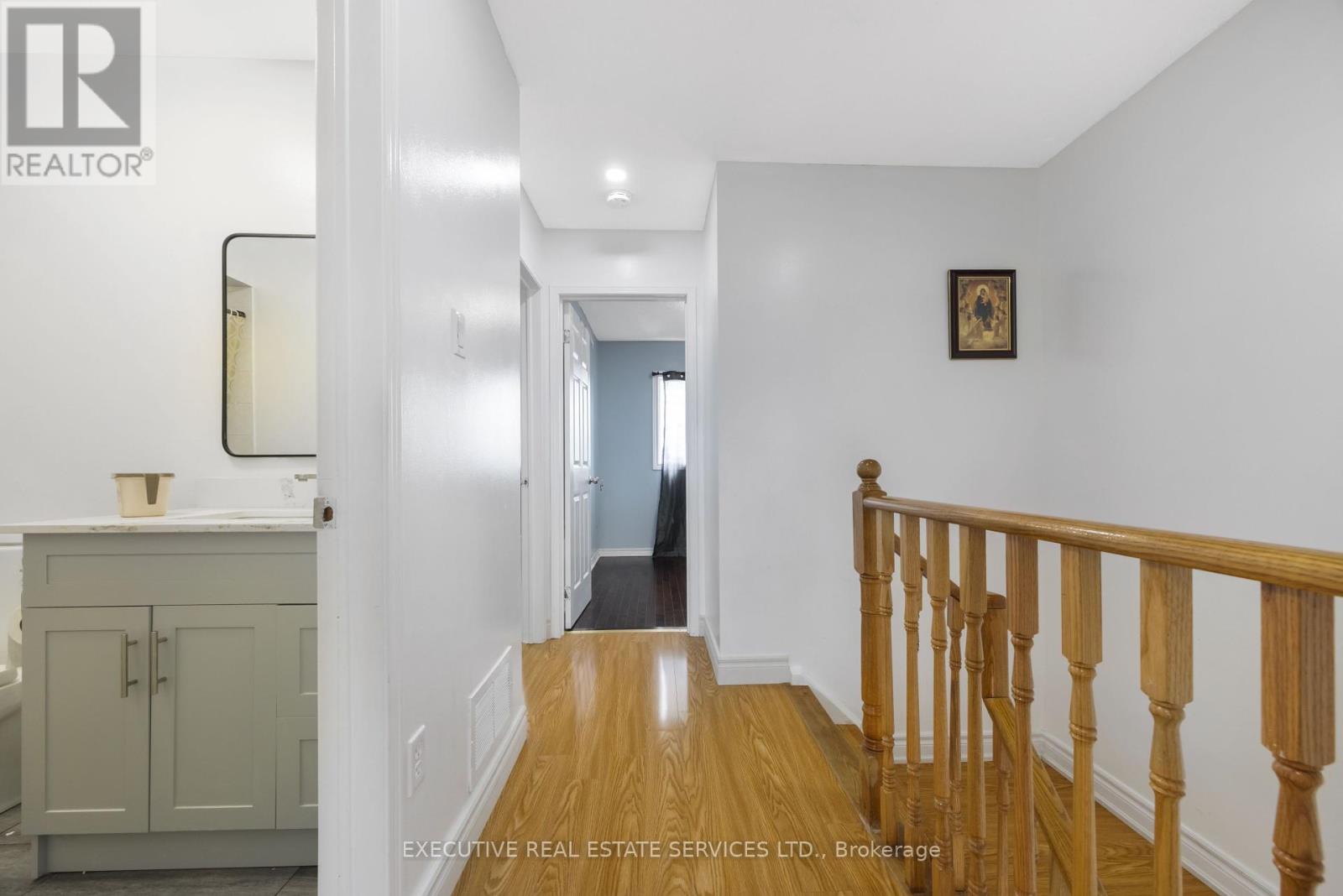 Photo 26 of 39 Caruso Drive, Brampton ON