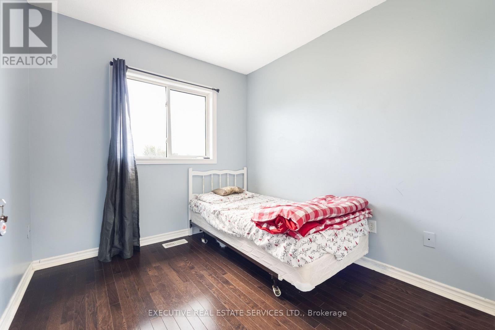 Photo 27 of 39 Caruso Drive, Brampton ON