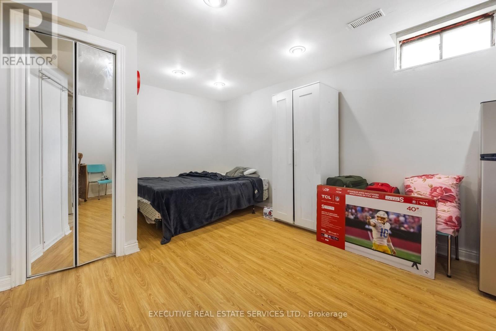 Photo 37 of 39 Caruso Drive, Brampton ON