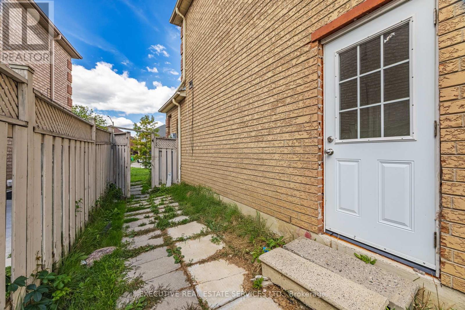 Photo 40 of 39 Caruso Drive, Brampton ON
