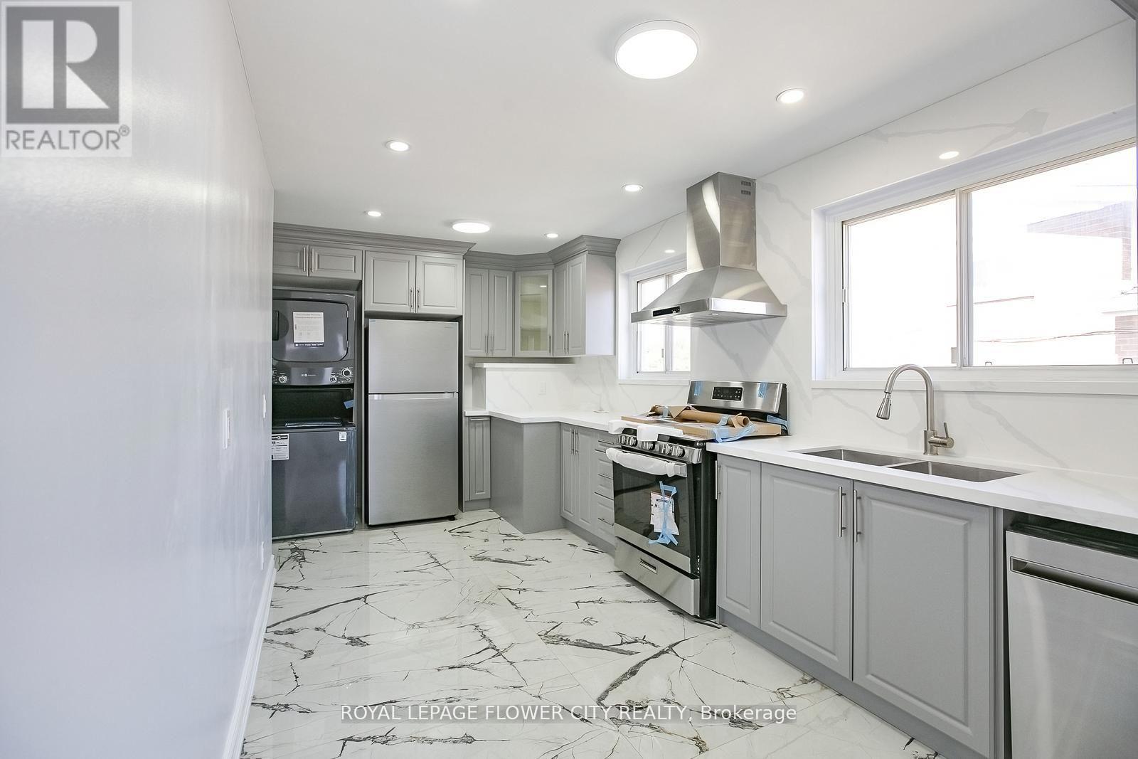 Photo 10 of 76 Northwood Drive, Brampton ON