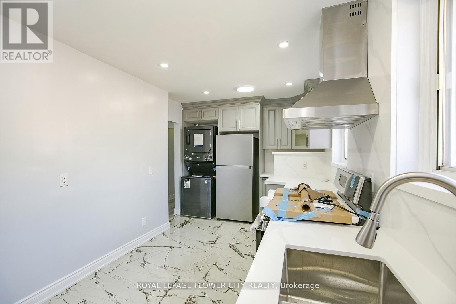 Photo 12 of 76 Northwood Drive, Brampton ON