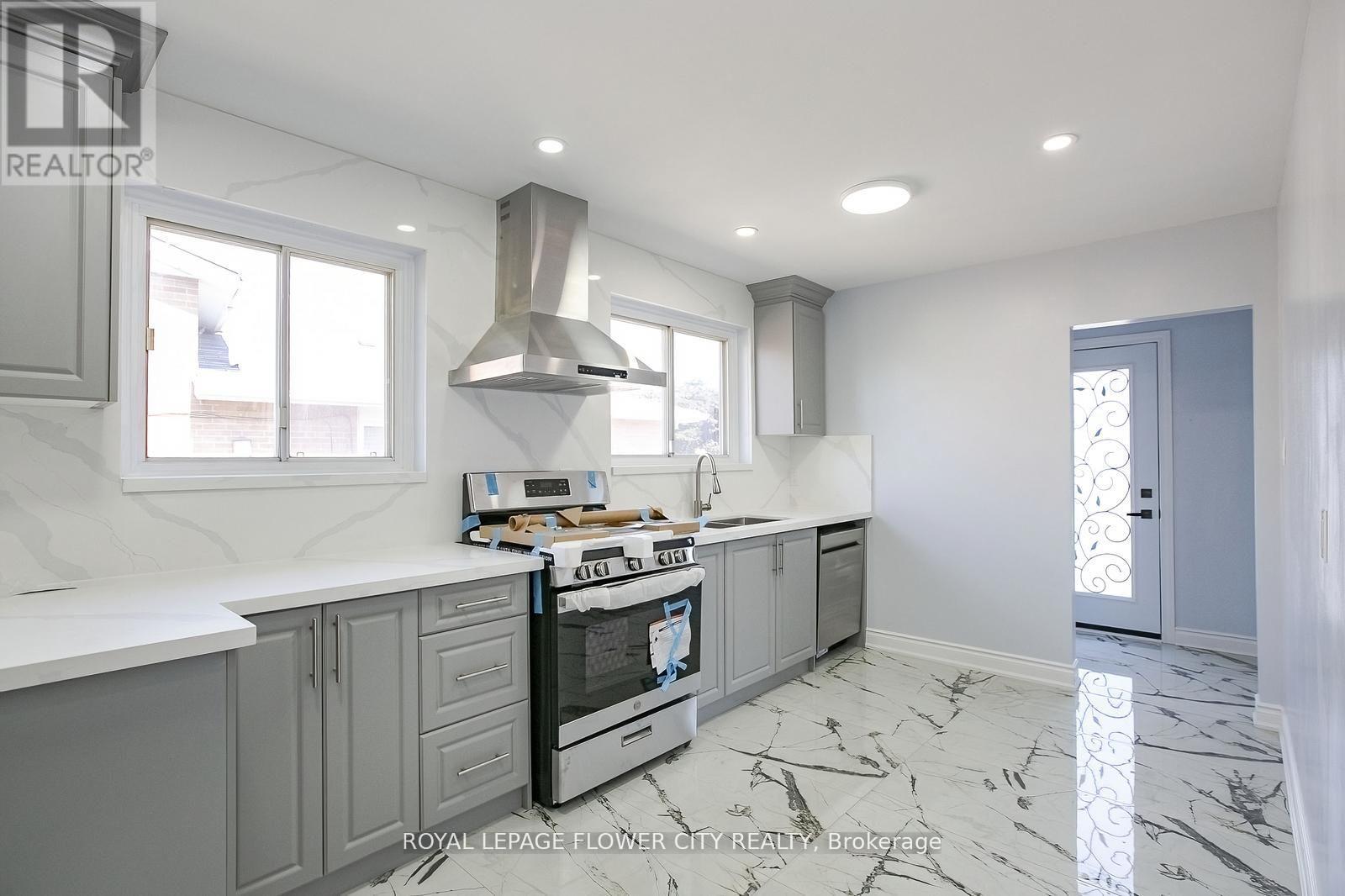Photo 13 of 76 Northwood Drive, Brampton ON