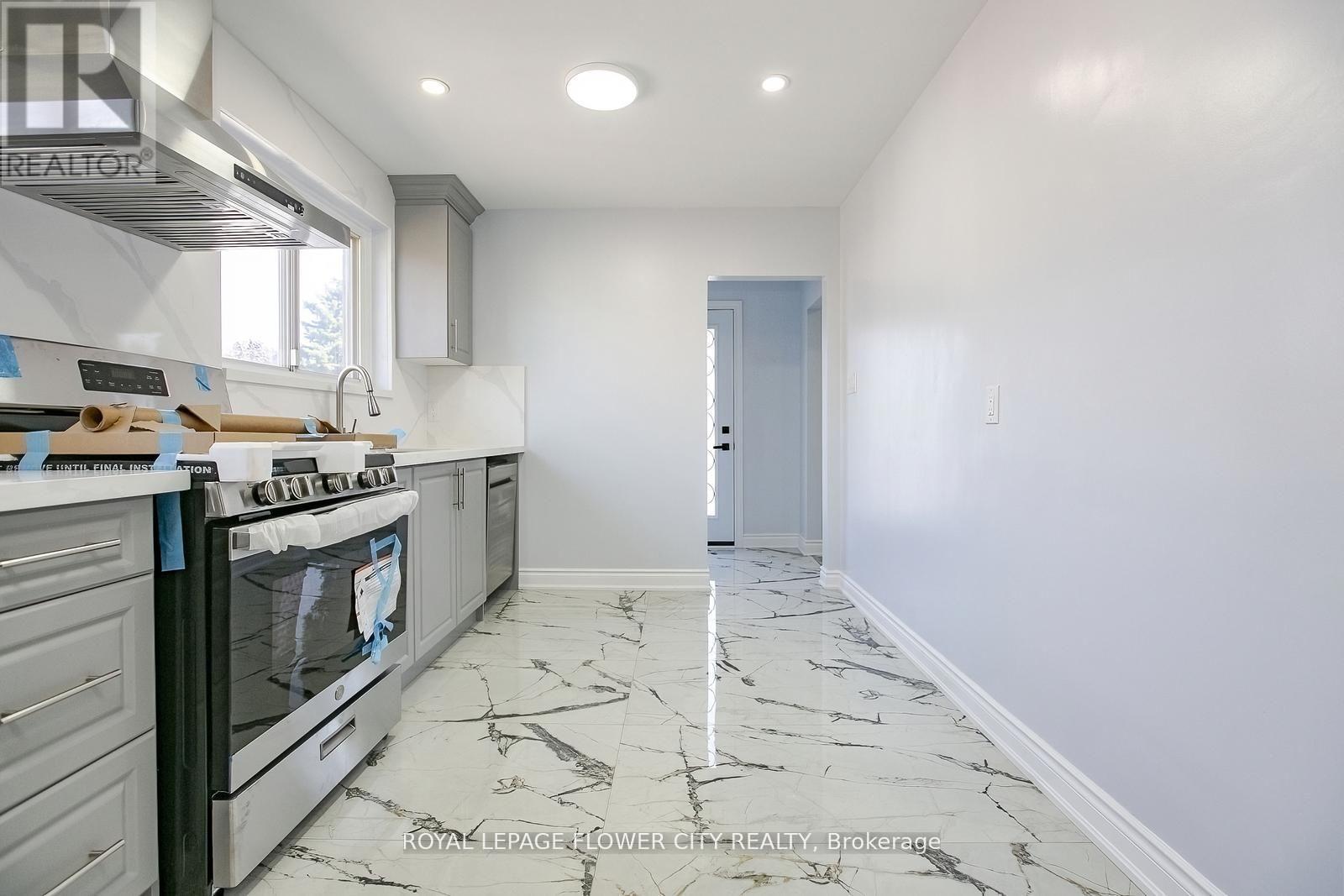 Photo 14 of 76 Northwood Drive, Brampton ON