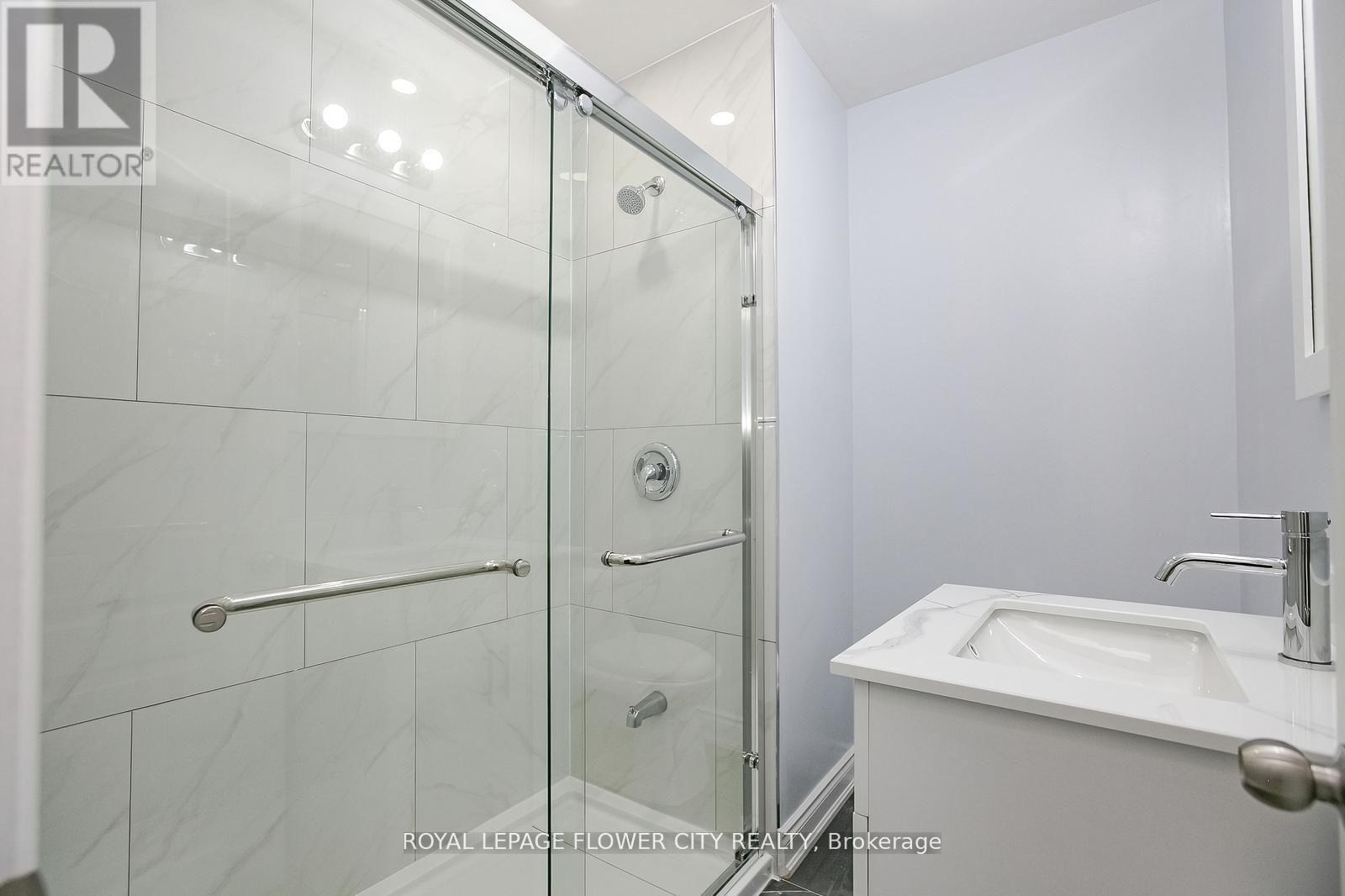 Photo 24 of 76 Northwood Drive, Brampton ON