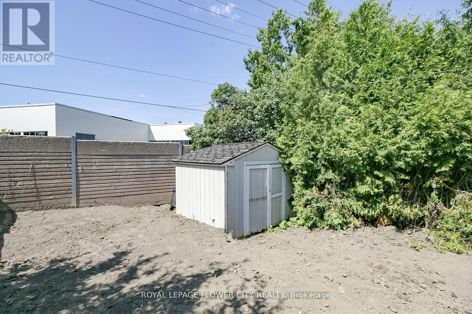 Photo 32 of 76 Northwood Drive, Brampton ON
