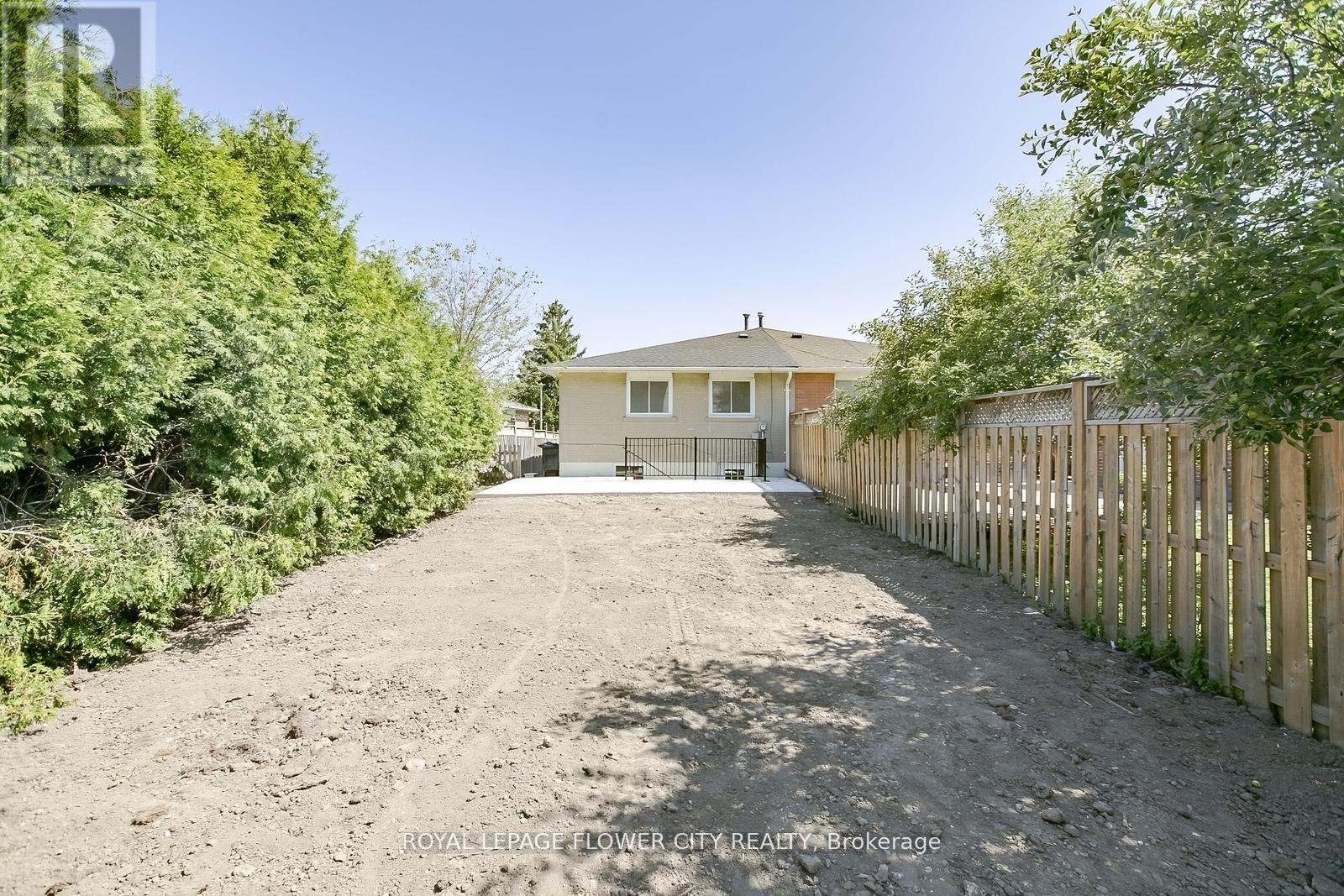 Photo 35 of 76 Northwood Drive, Brampton ON