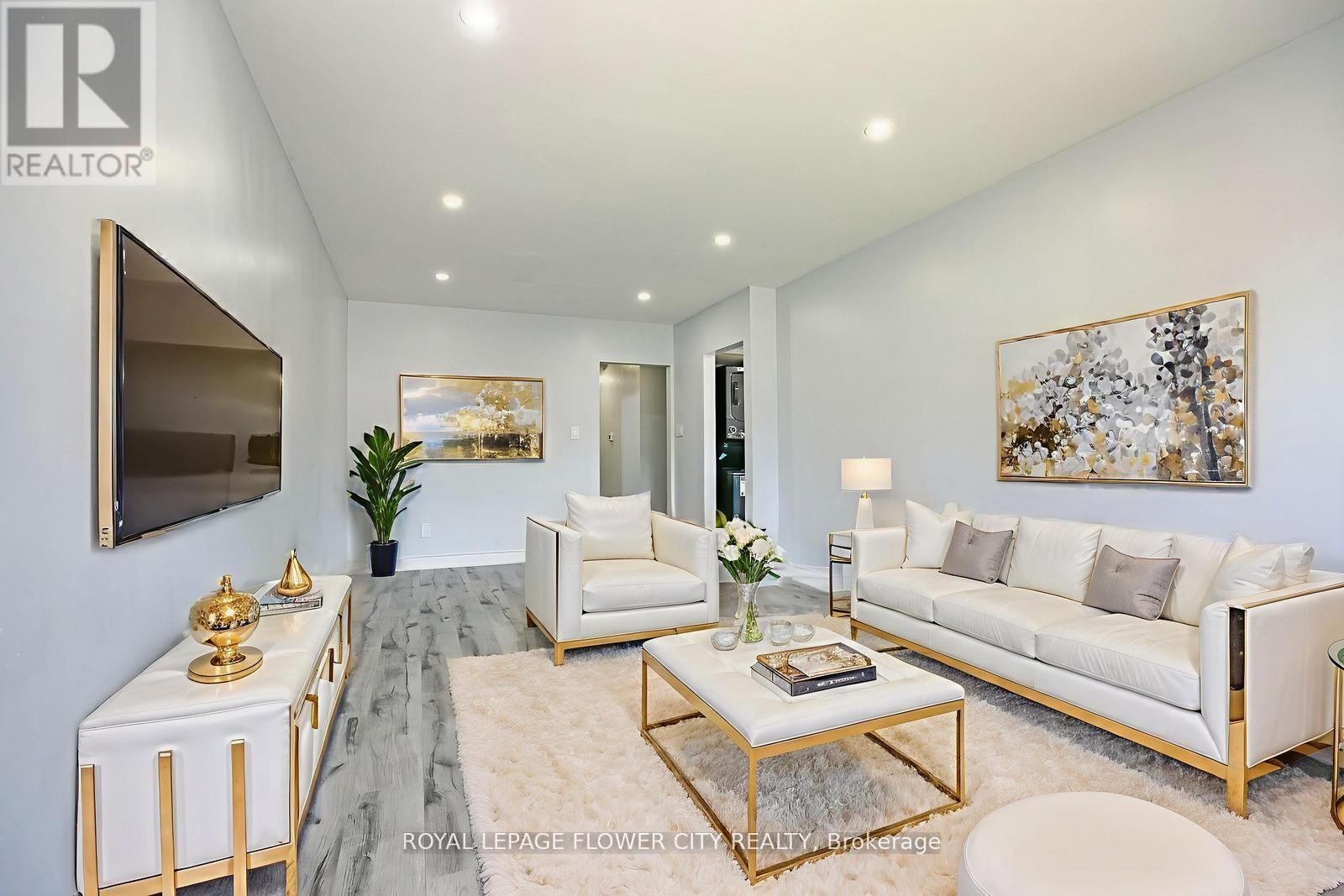 Photo 7 of 76 Northwood Drive, Brampton ON