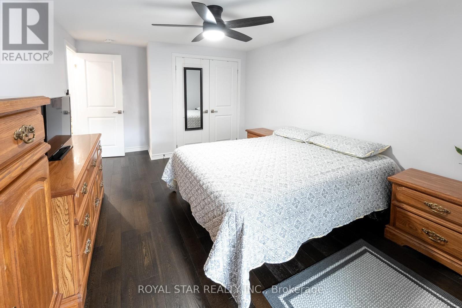 Photo 10 of 74 Glebe Crescent, Brampton ON