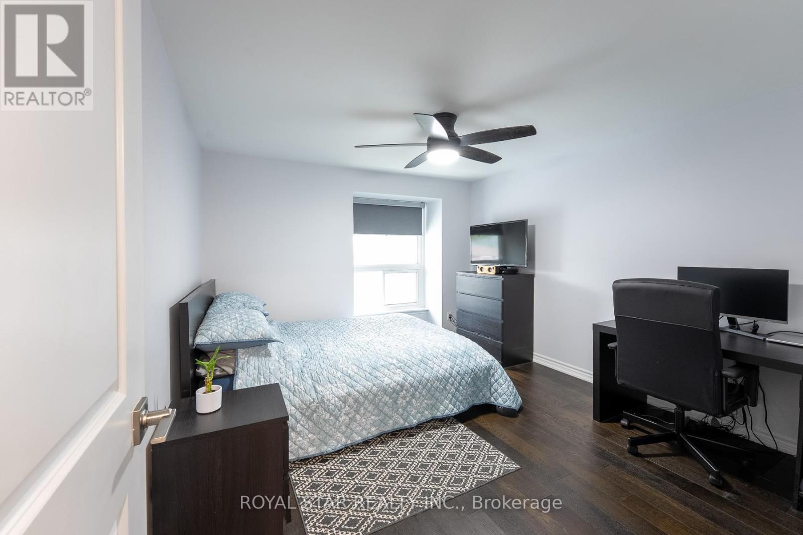 Photo 13 of 74 Glebe Crescent, Brampton ON
