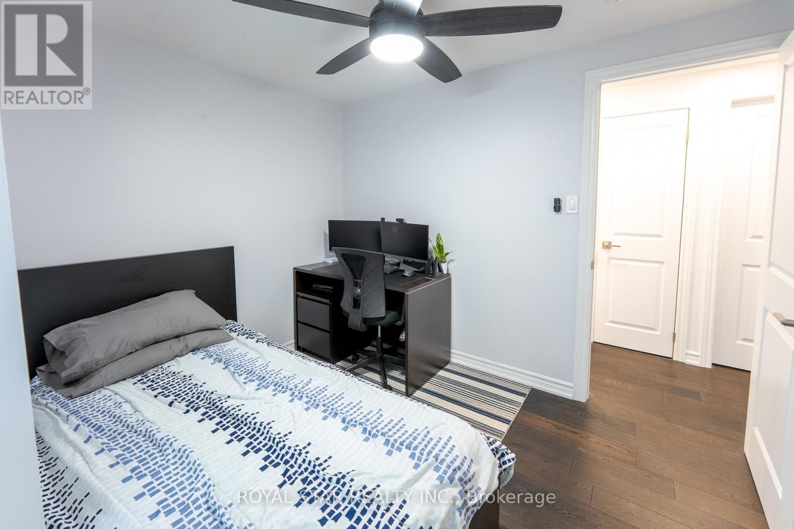 Photo 19 of 74 Glebe Crescent, Brampton ON