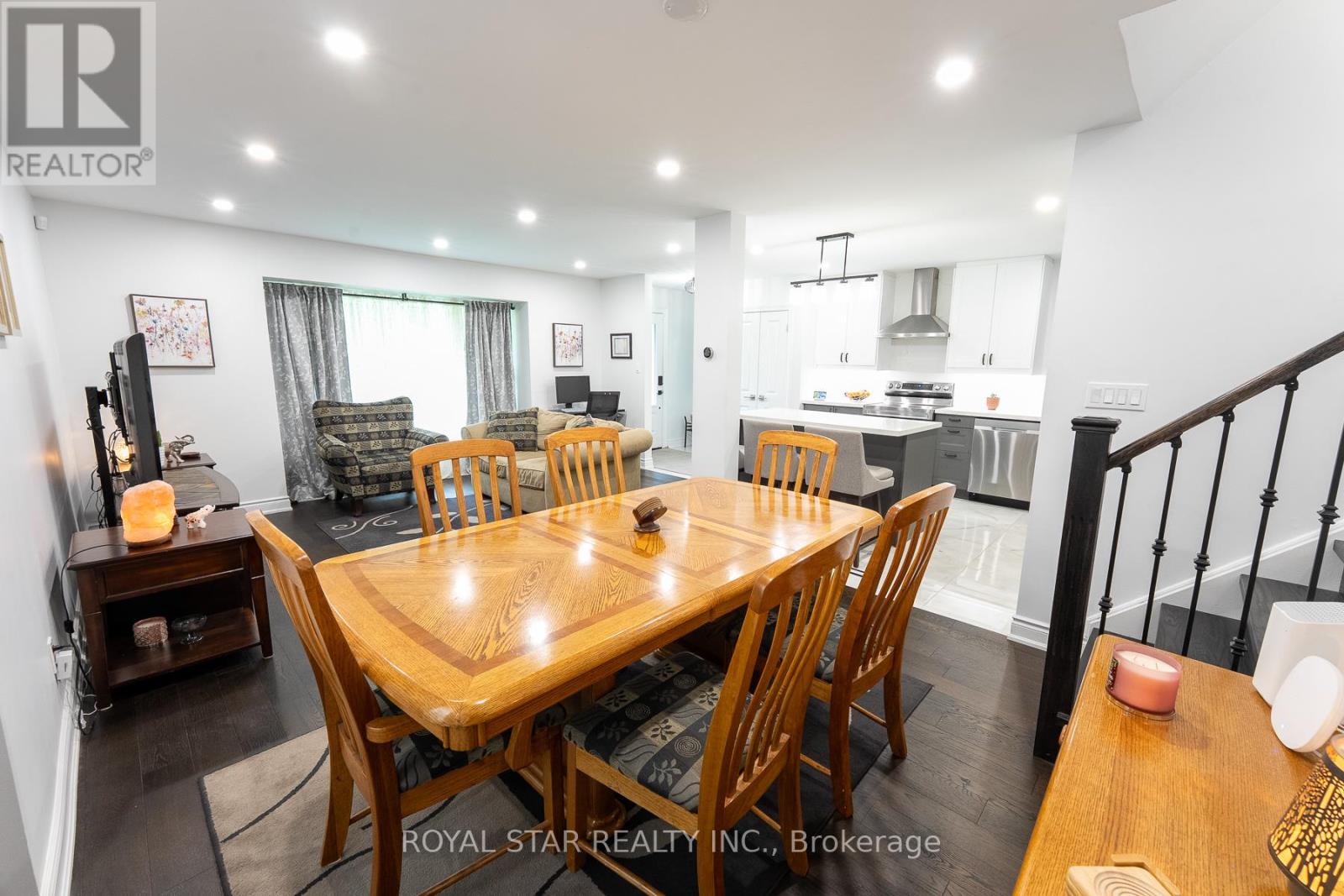 Photo 23 of 74 Glebe Crescent, Brampton ON