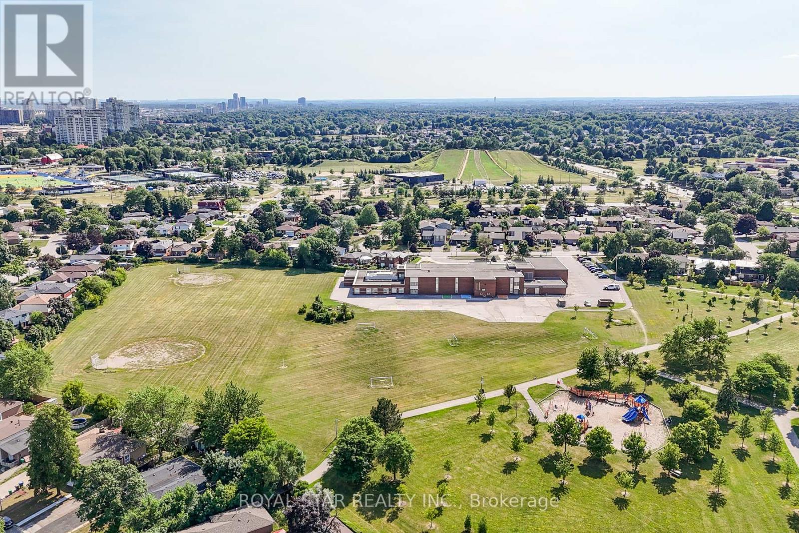 Photo 3 of 74 Glebe Crescent, Brampton ON