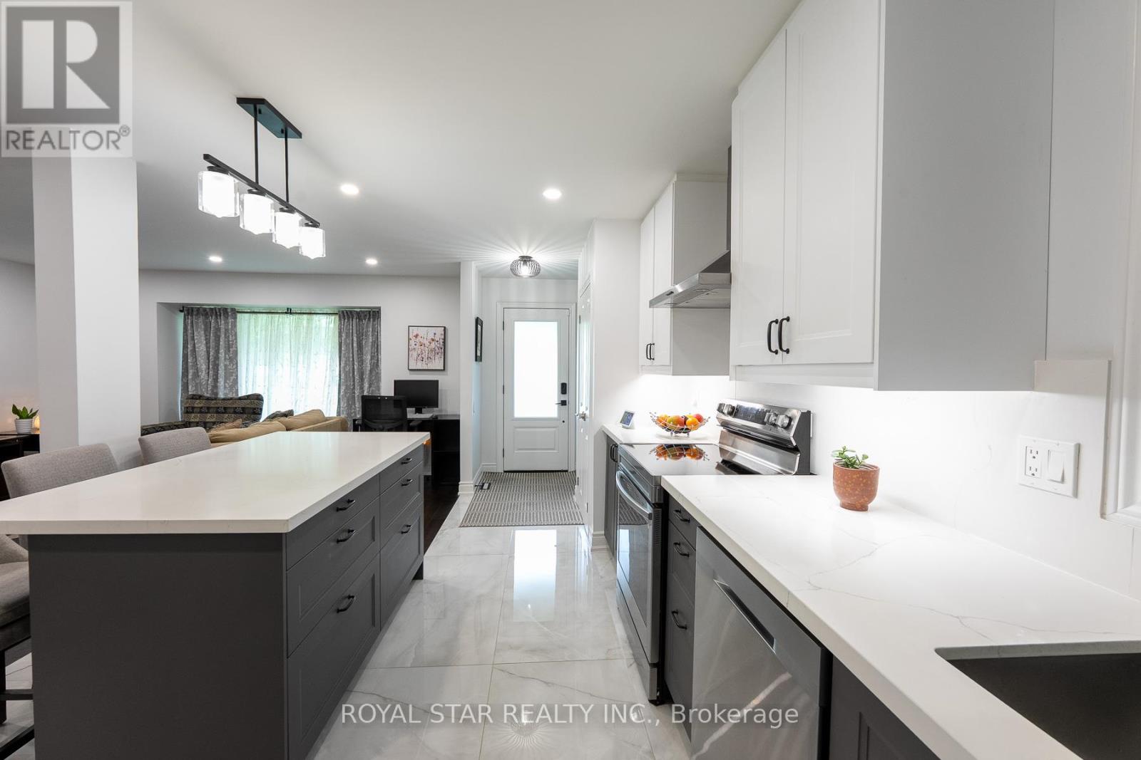 Photo 31 of 74 Glebe Crescent, Brampton ON