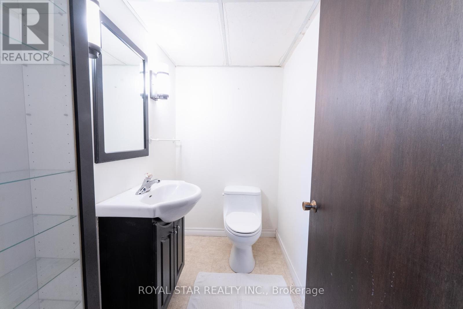 Photo 36 of 74 Glebe Crescent, Brampton ON